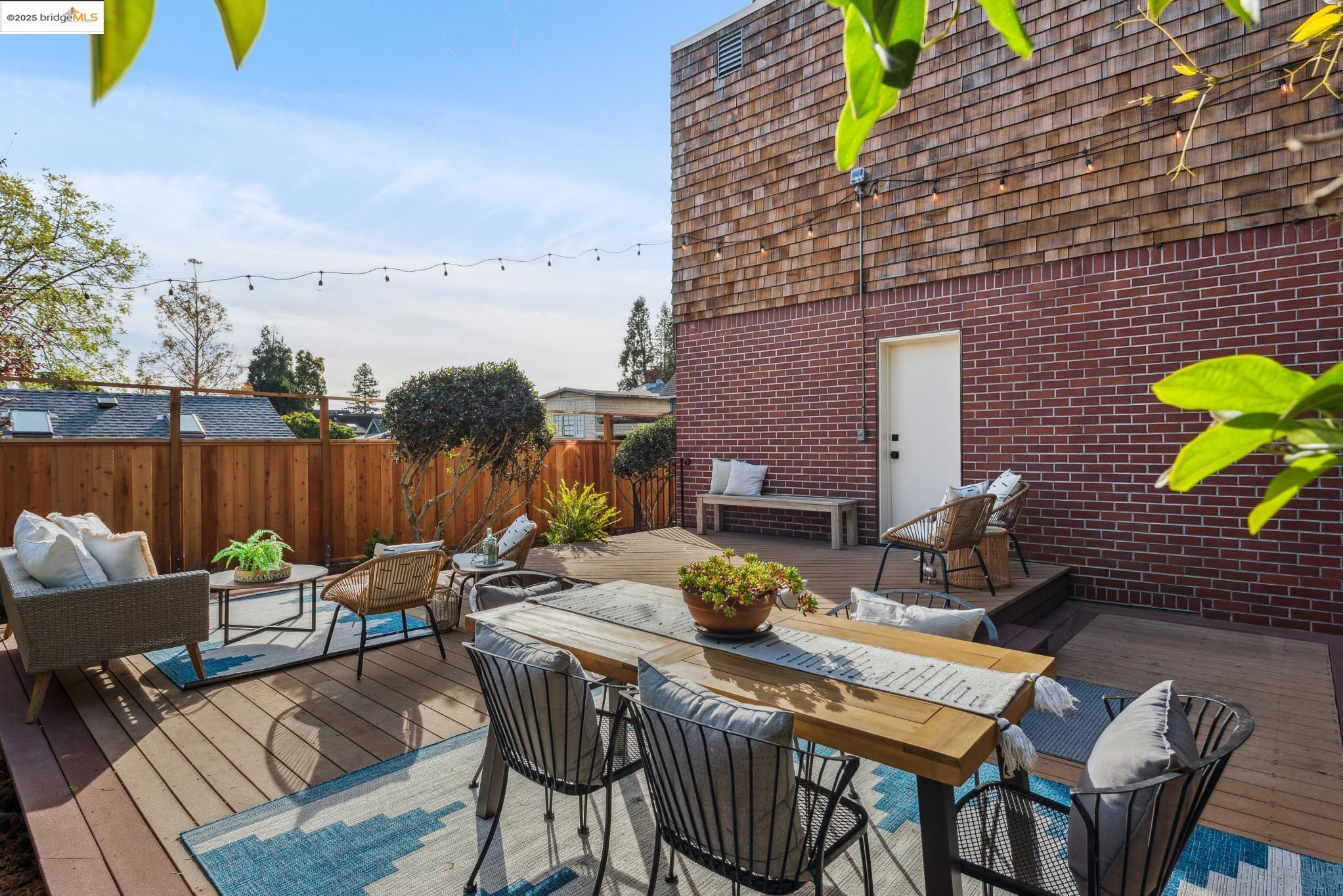 1521 Josephine St