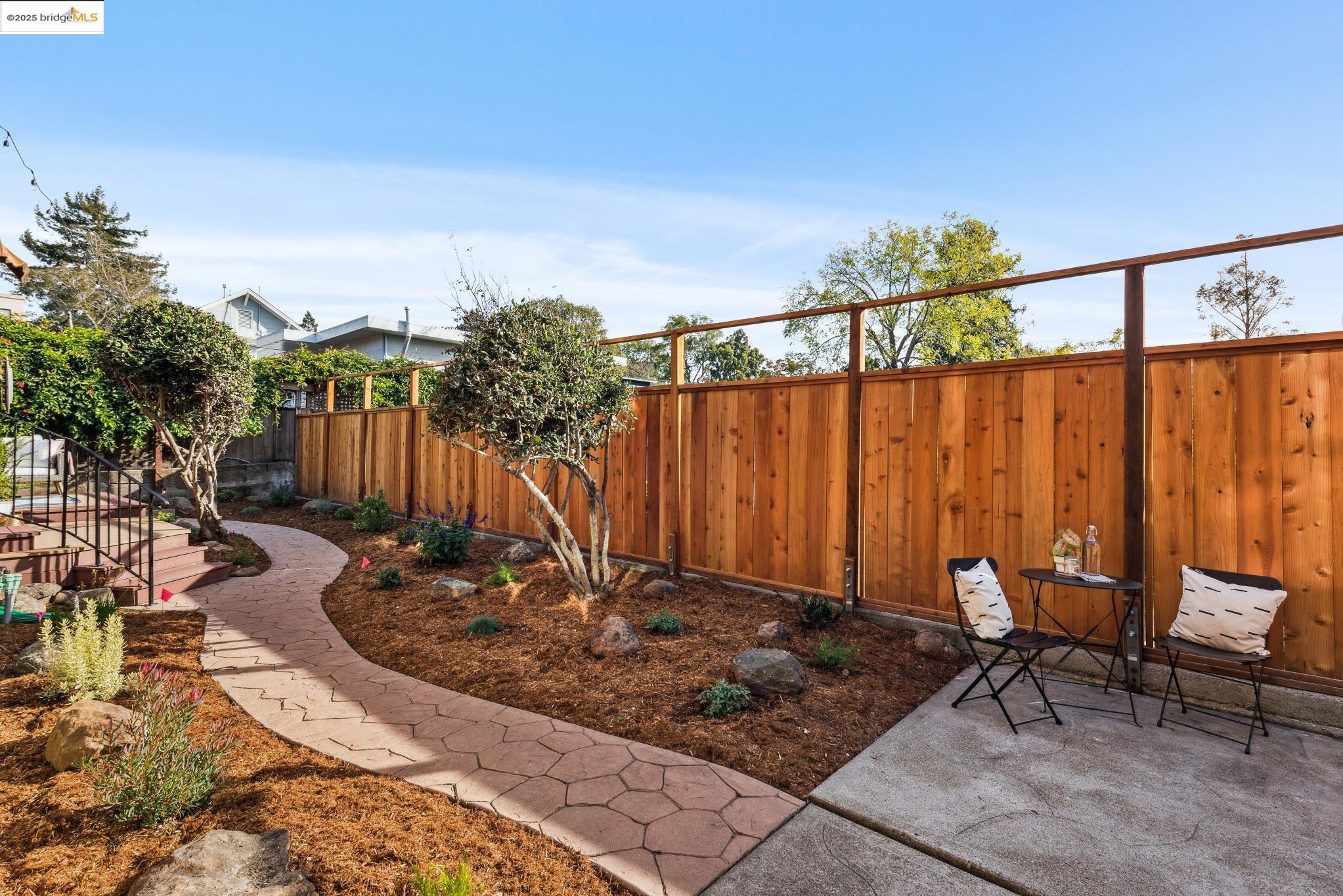 1521 Josephine St