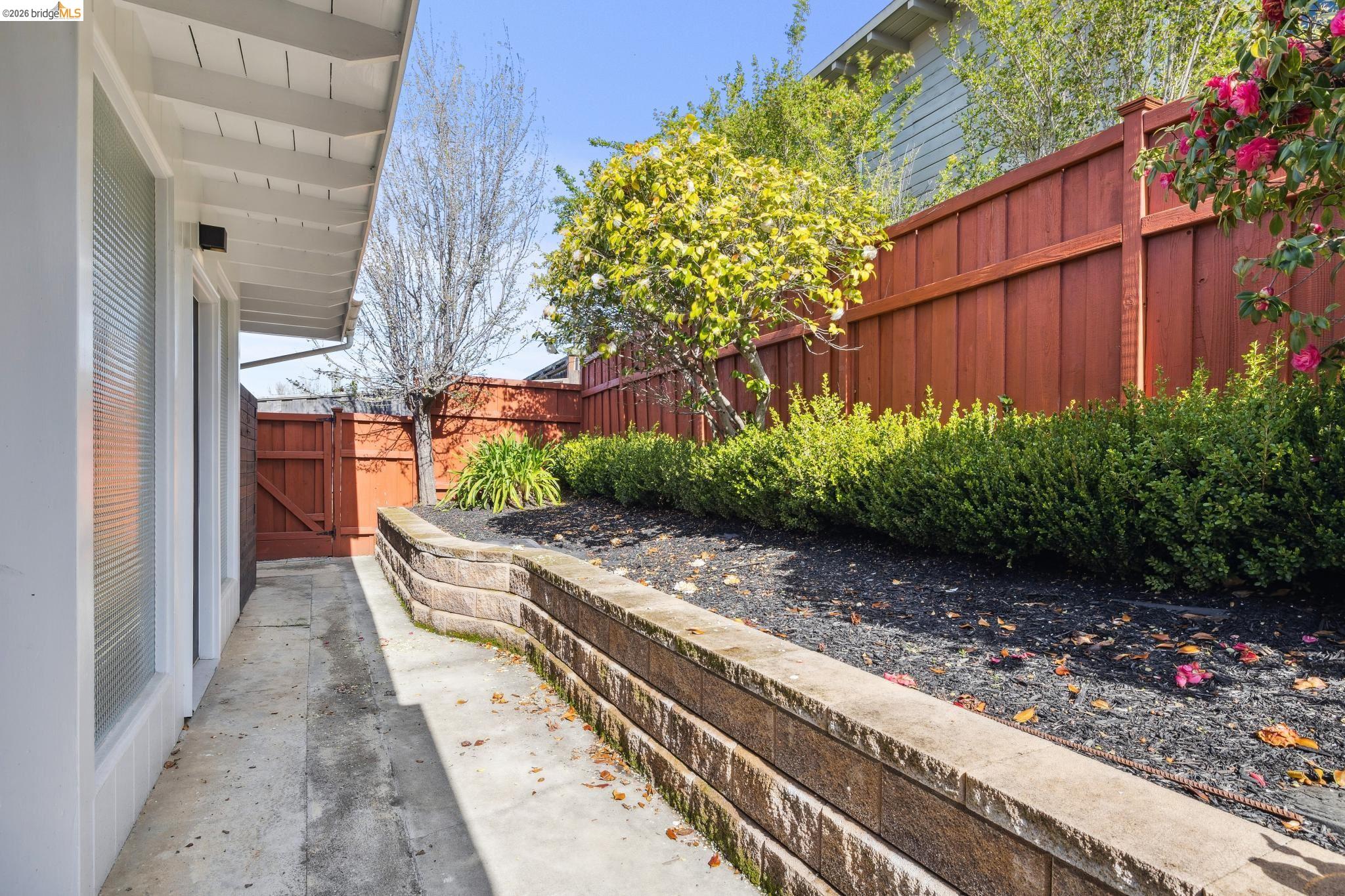 255 Stanford Ave