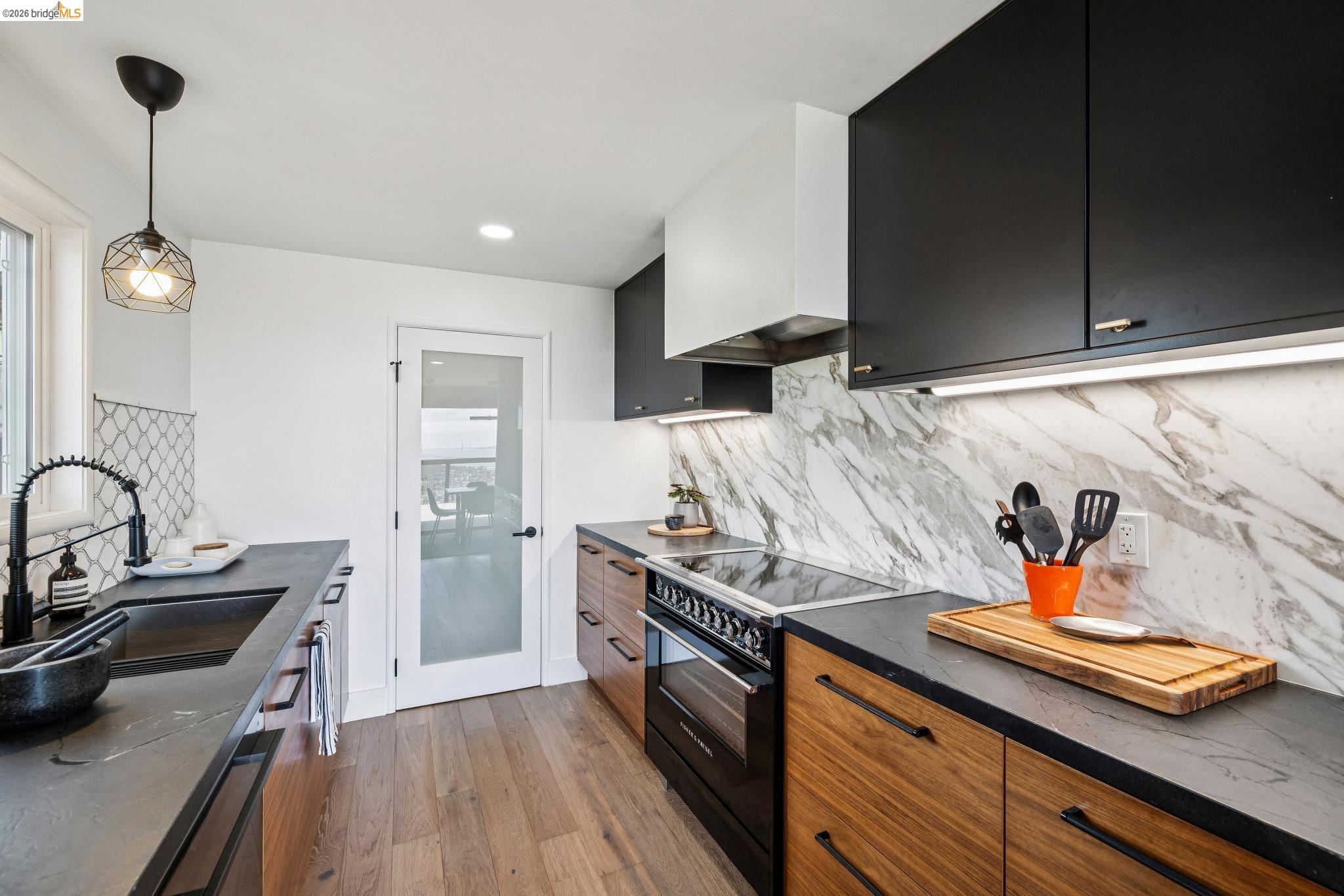 255 Stanford Ave