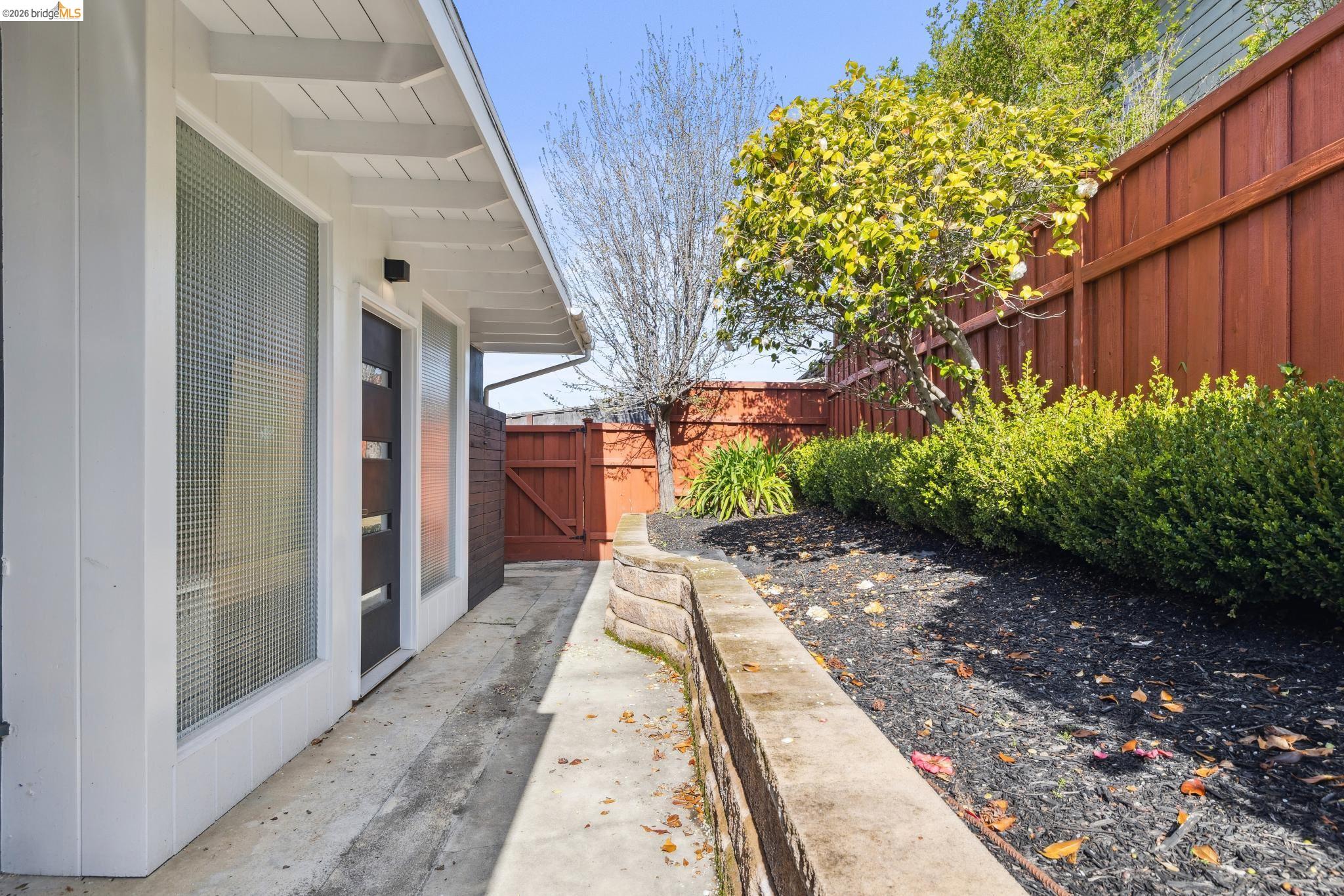 255 Stanford Ave