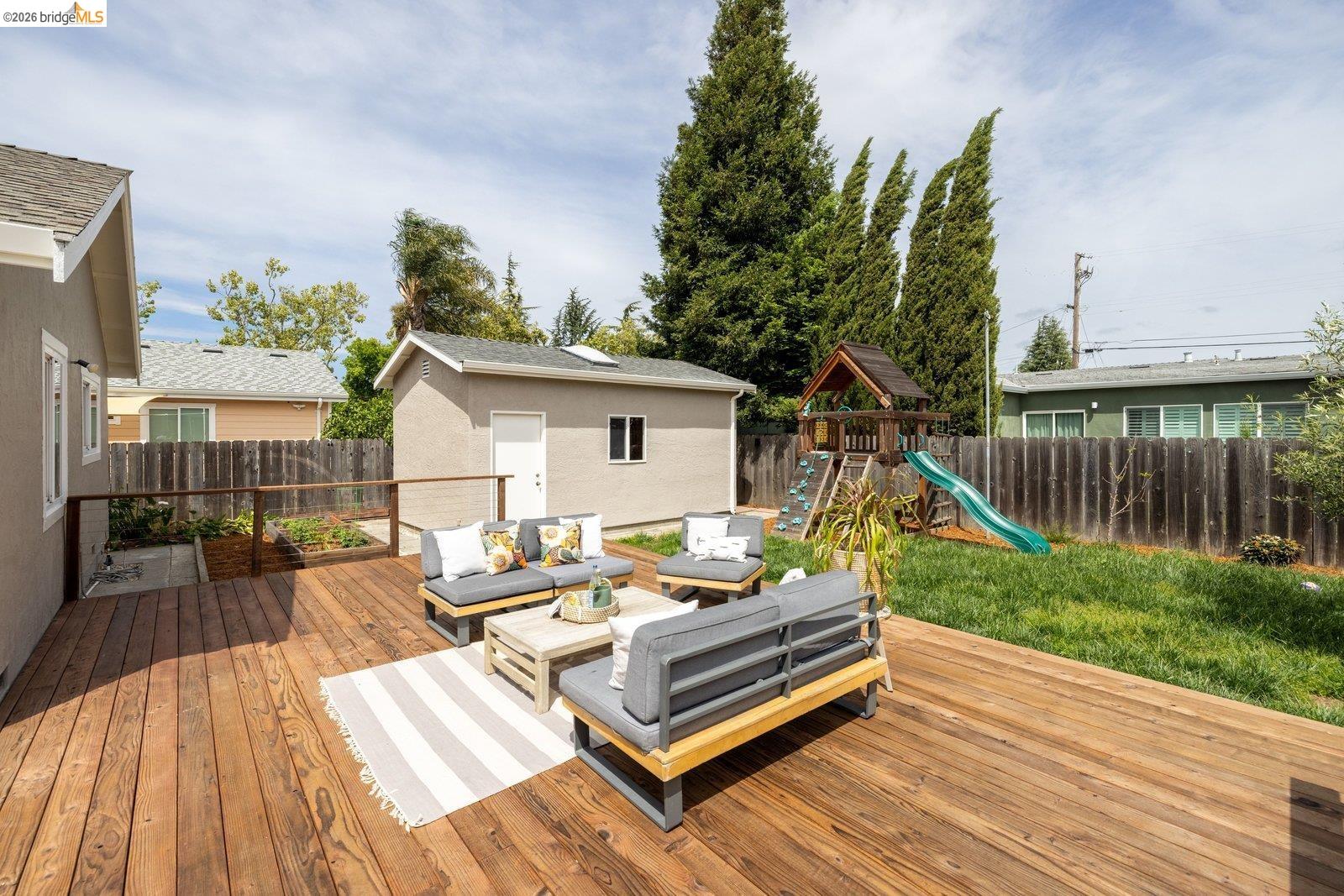 1240 Kelly Ave