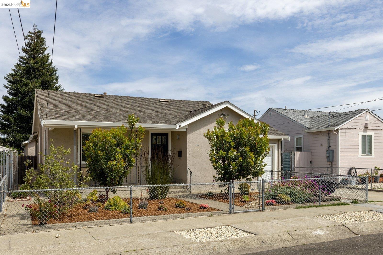 1240 Kelly Ave