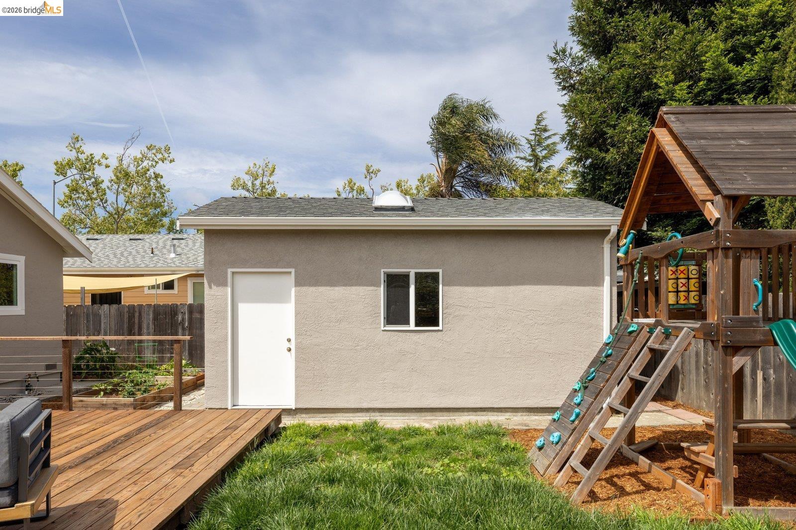 1240 Kelly Ave