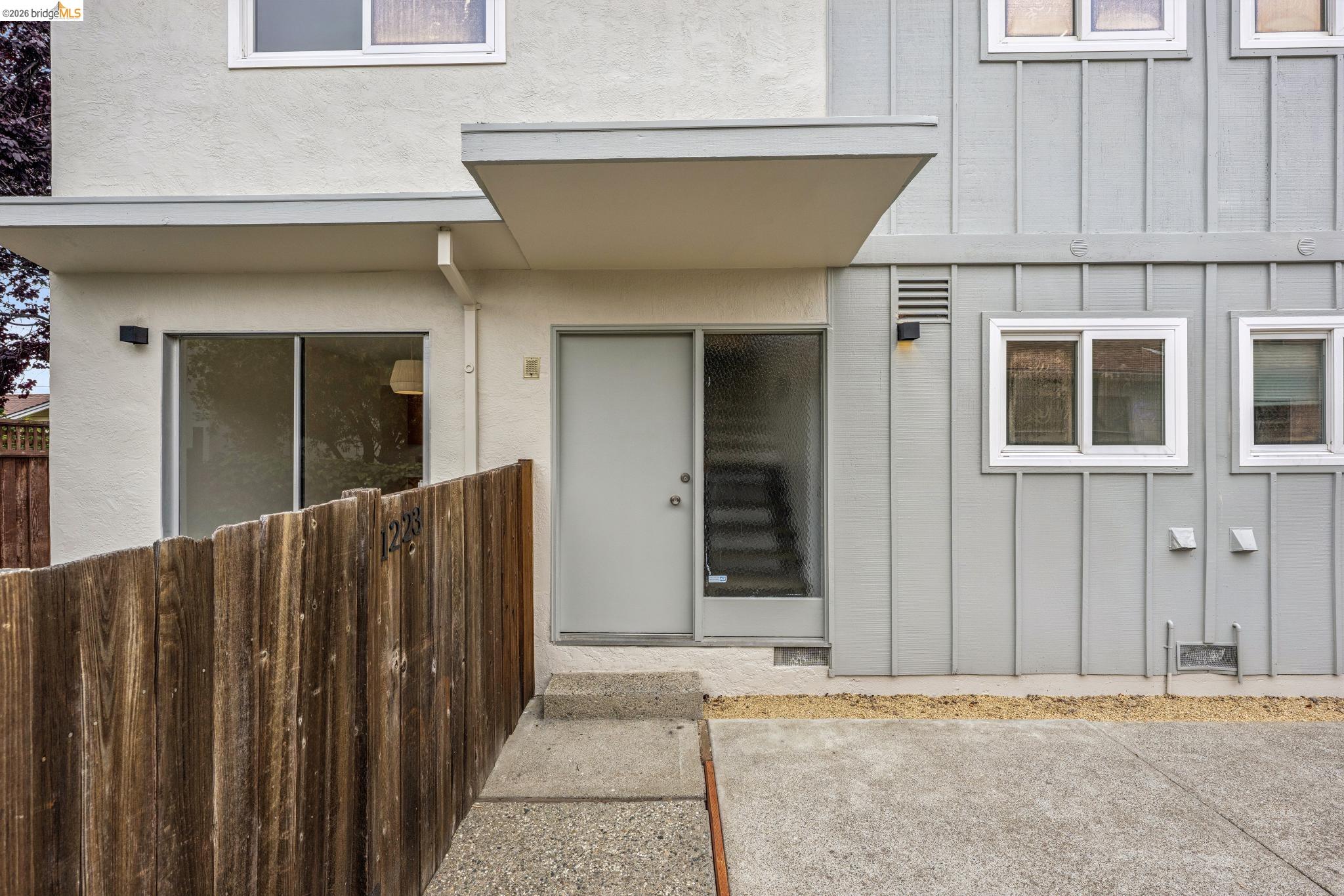 1223 Elm St