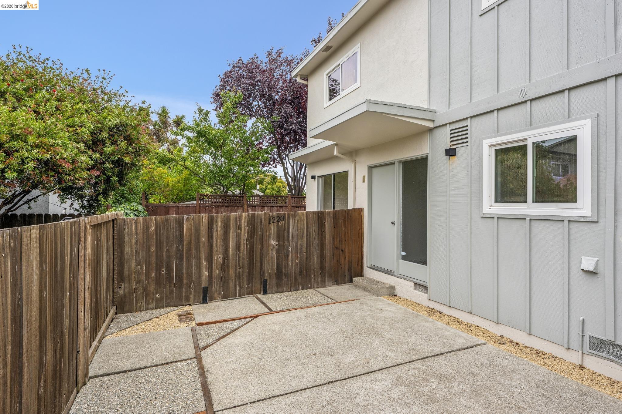 1223 Elm St