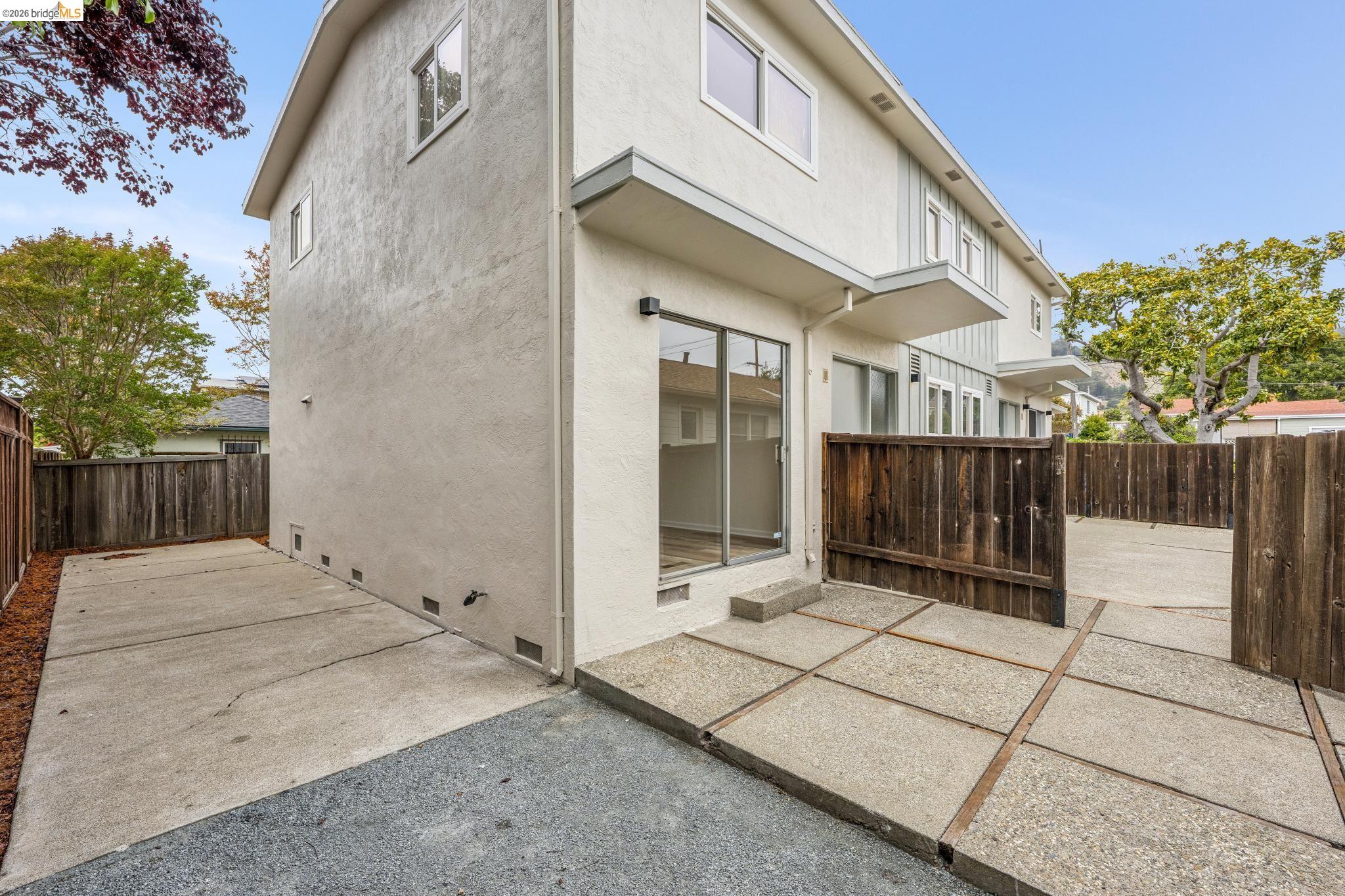 1223 Elm St