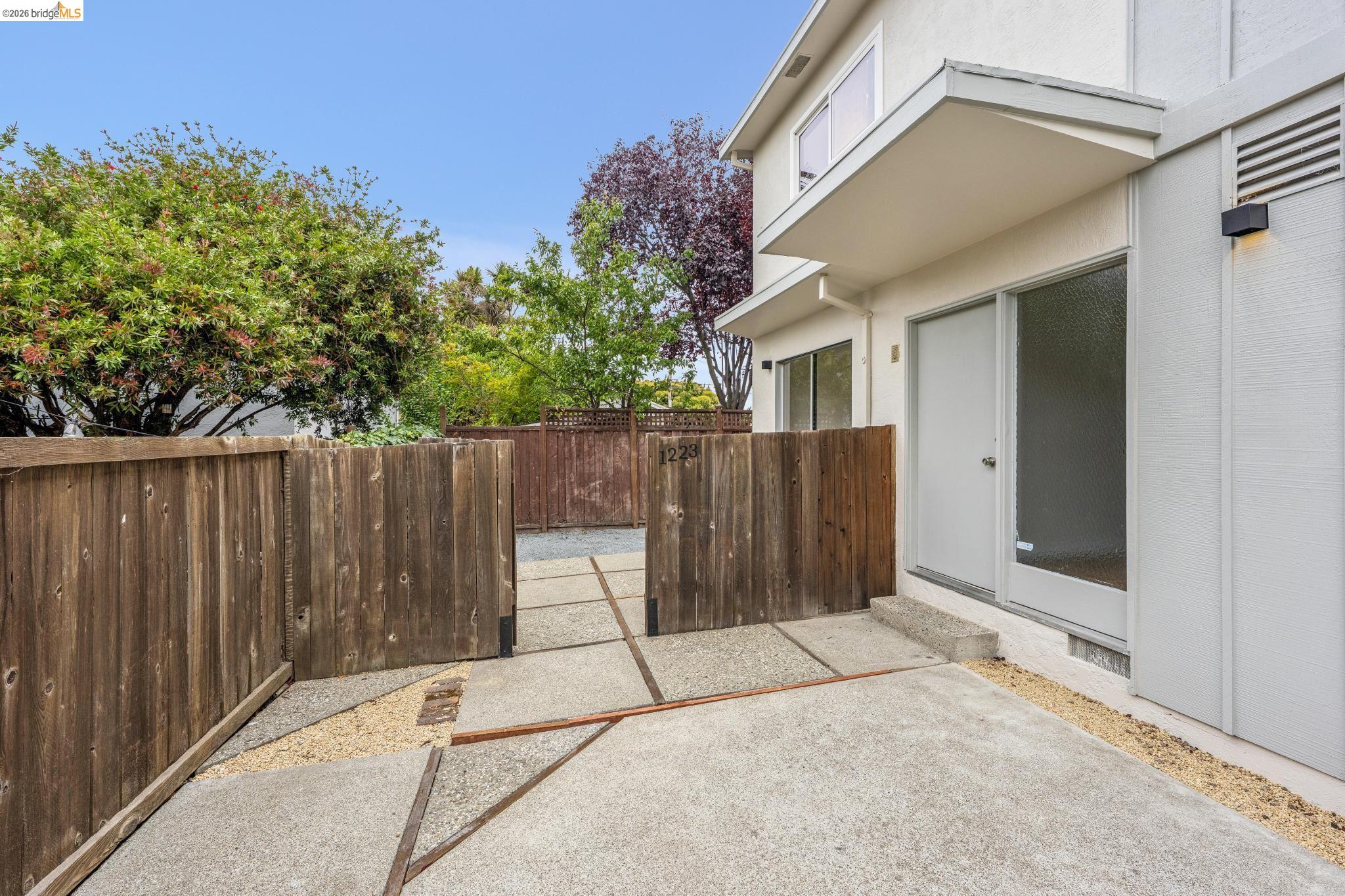 1223 Elm St