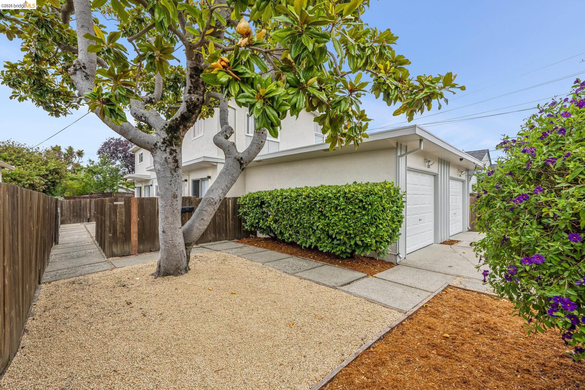 1223 Elm St