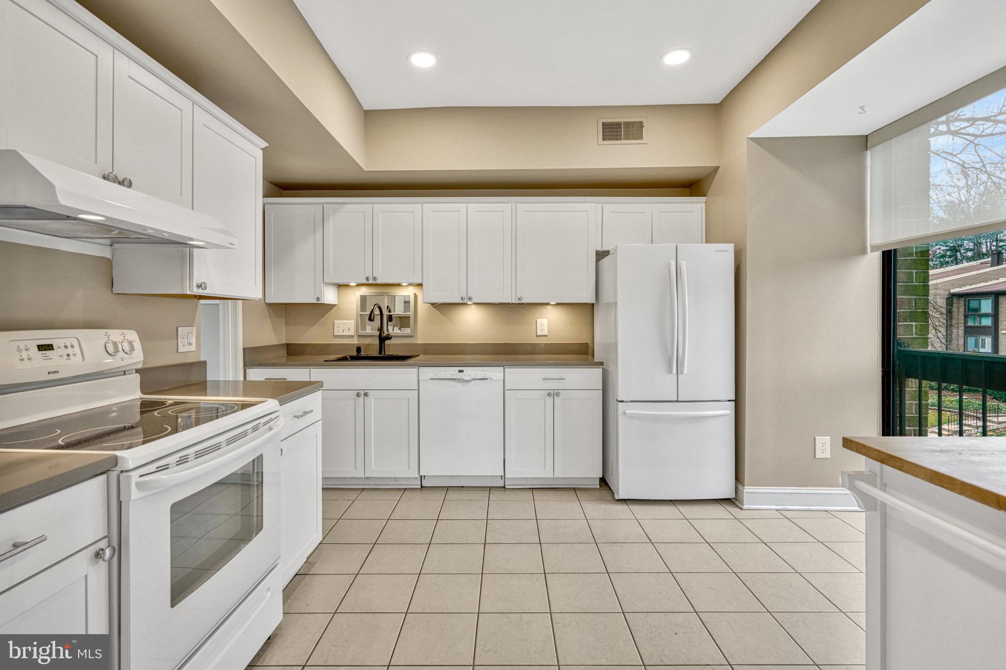 11556 ROLLING GREEN COURT 15/300