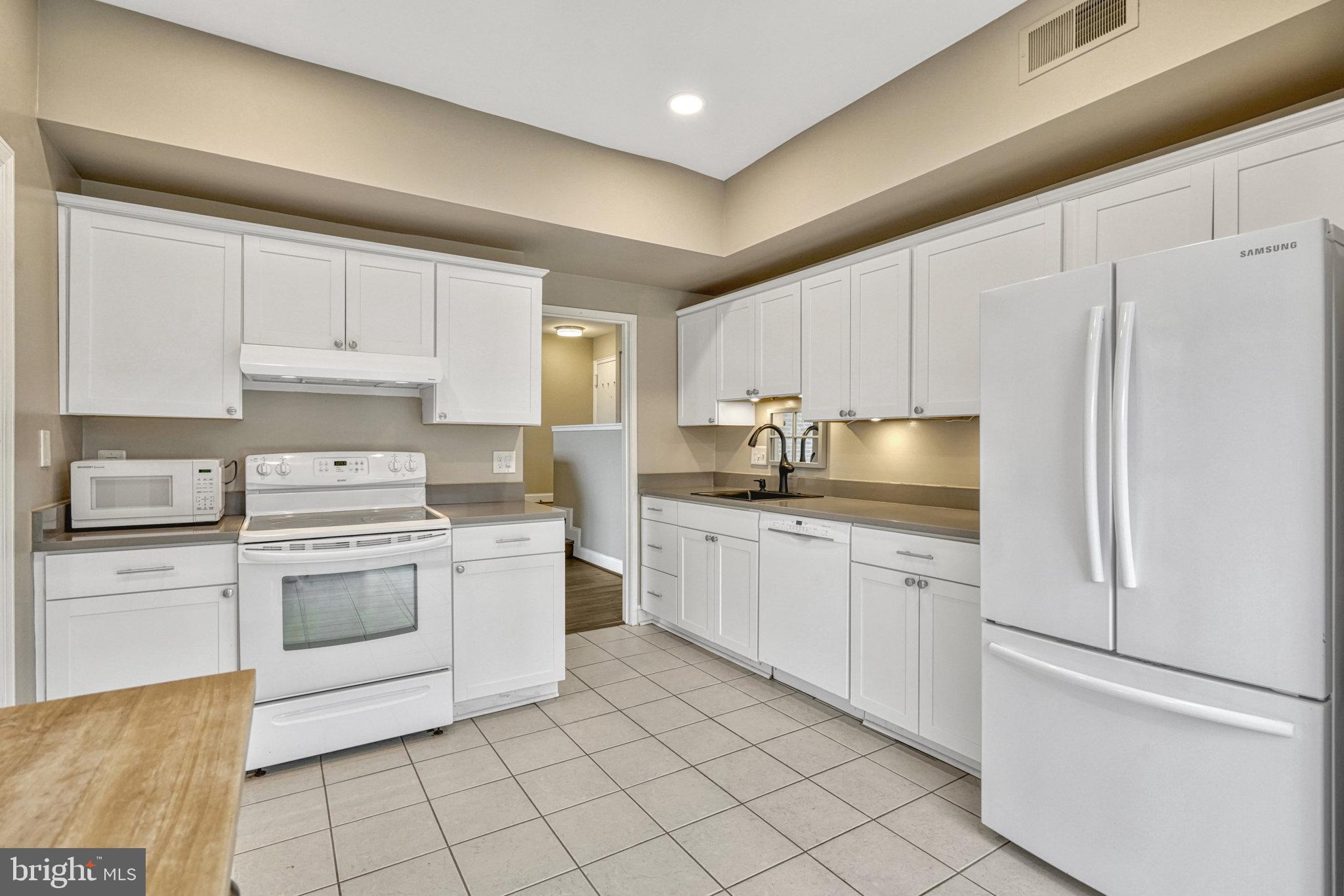 11556 ROLLING GREEN COURT 15/300