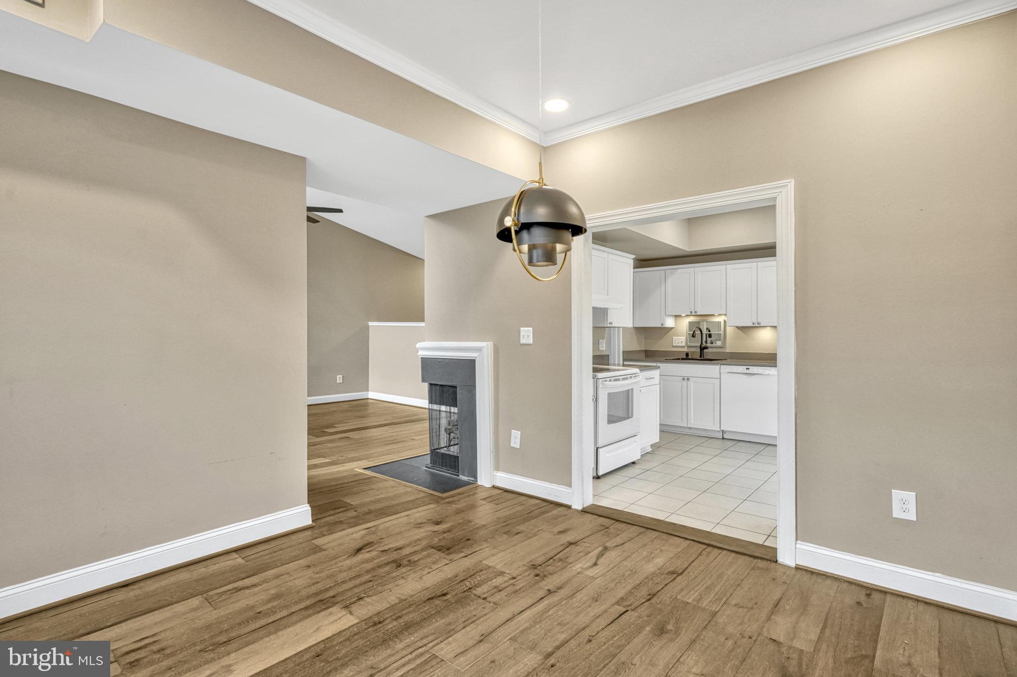 11556 ROLLING GREEN COURT 15/300