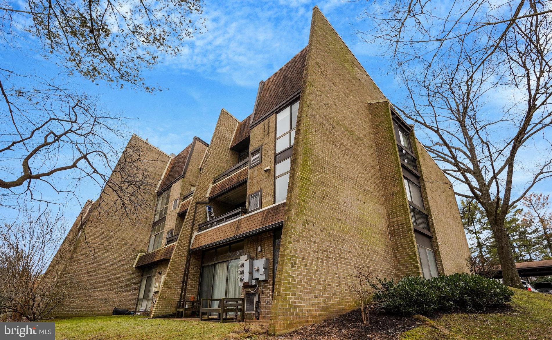 11556 ROLLING GREEN COURT 15/300