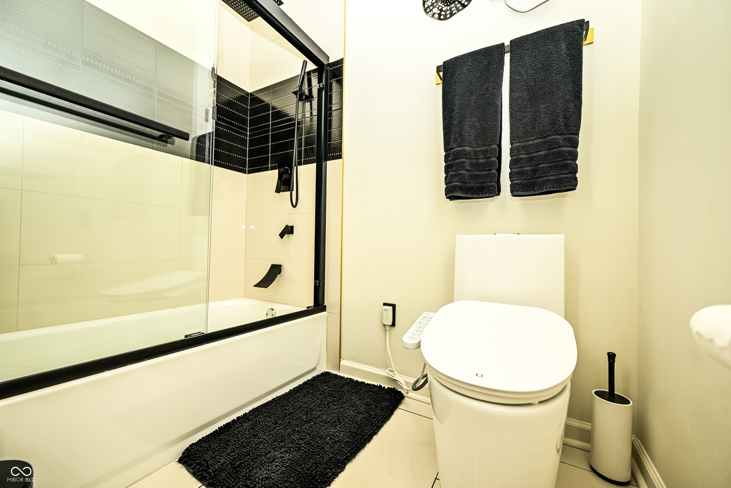 630 N College Avenue N Unit: 406