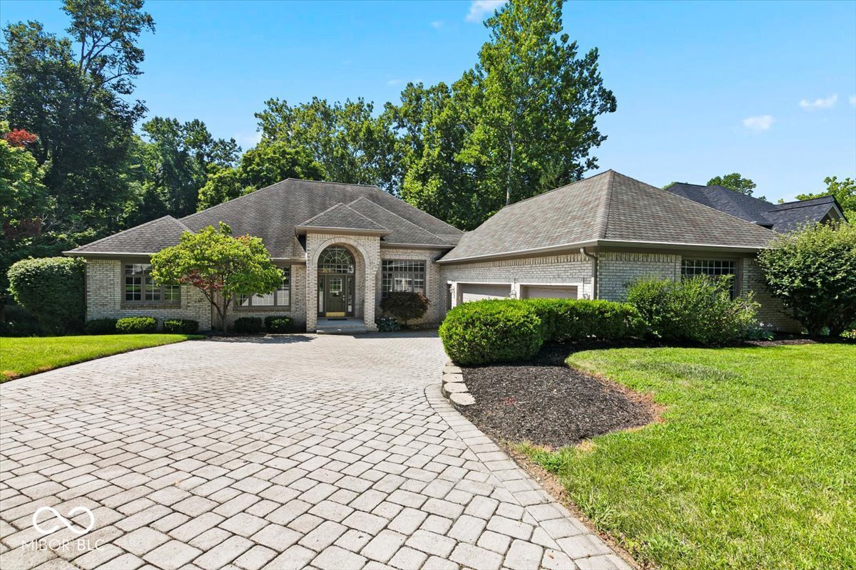 8123 Hunters Place