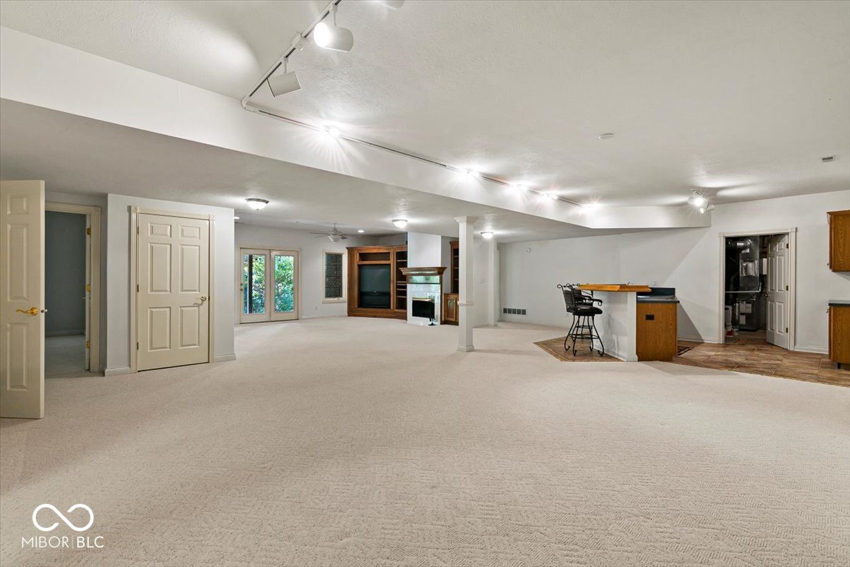 8123 Hunters Place