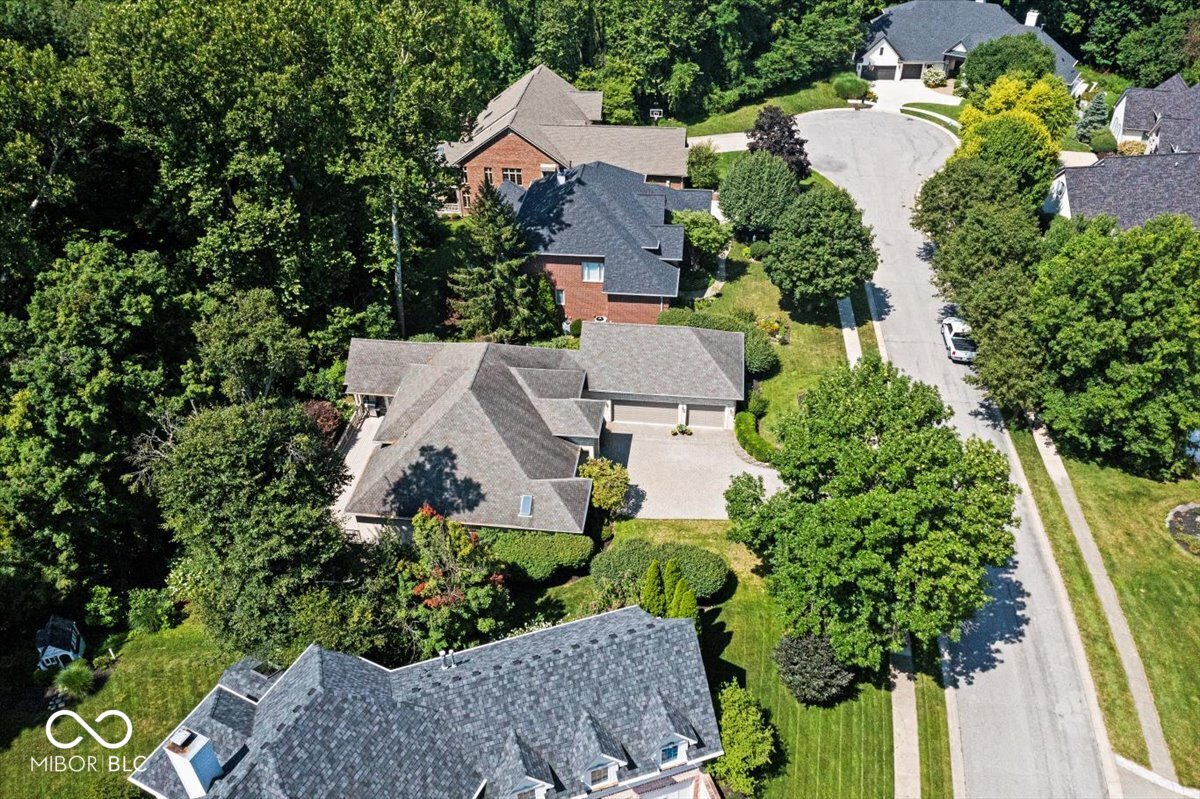 8123 Hunters Place