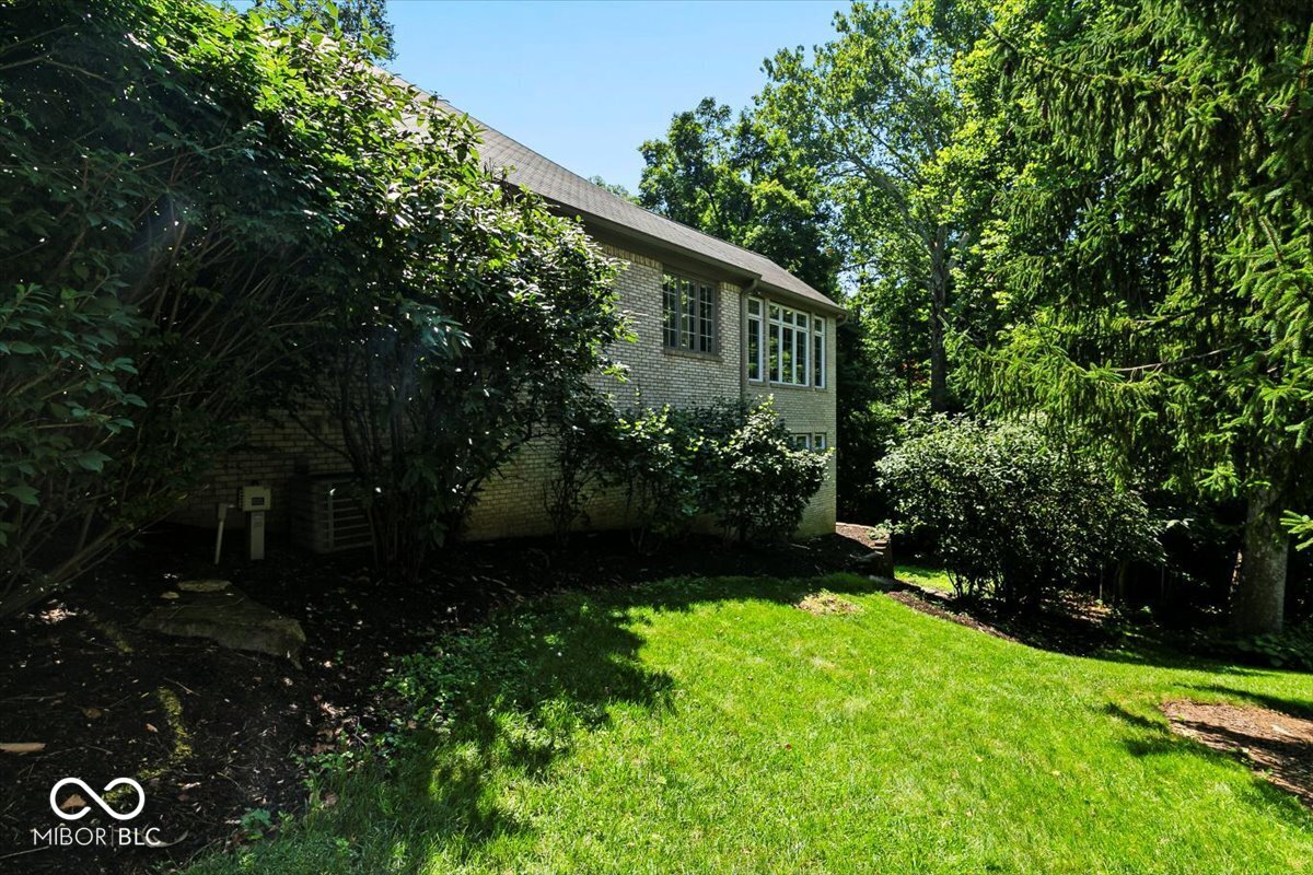 8123 Hunters Place