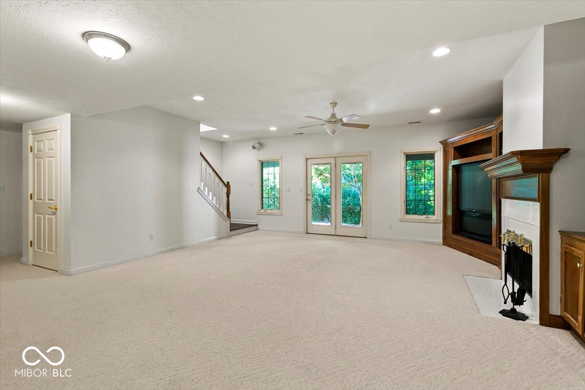 8123 Hunters Place