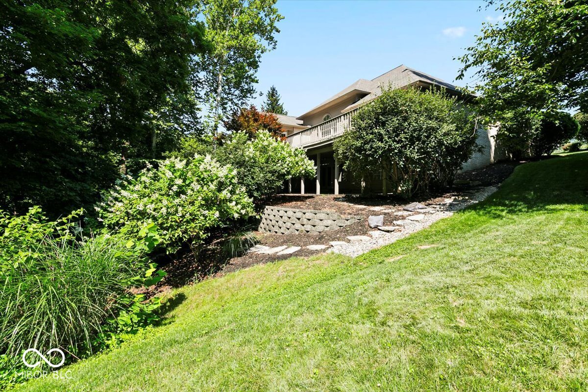 8123 Hunters Place