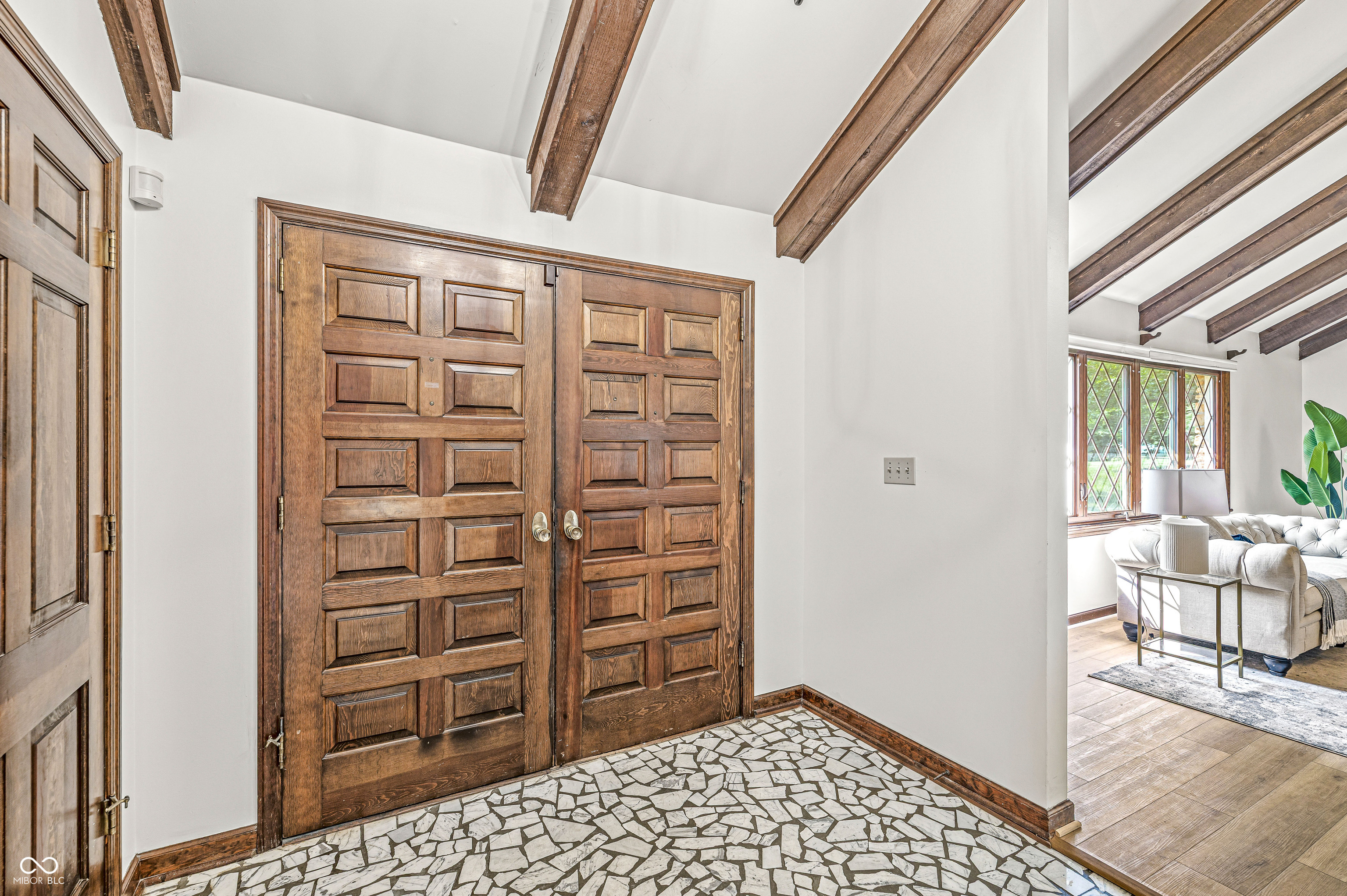 7035 Creekside Lane