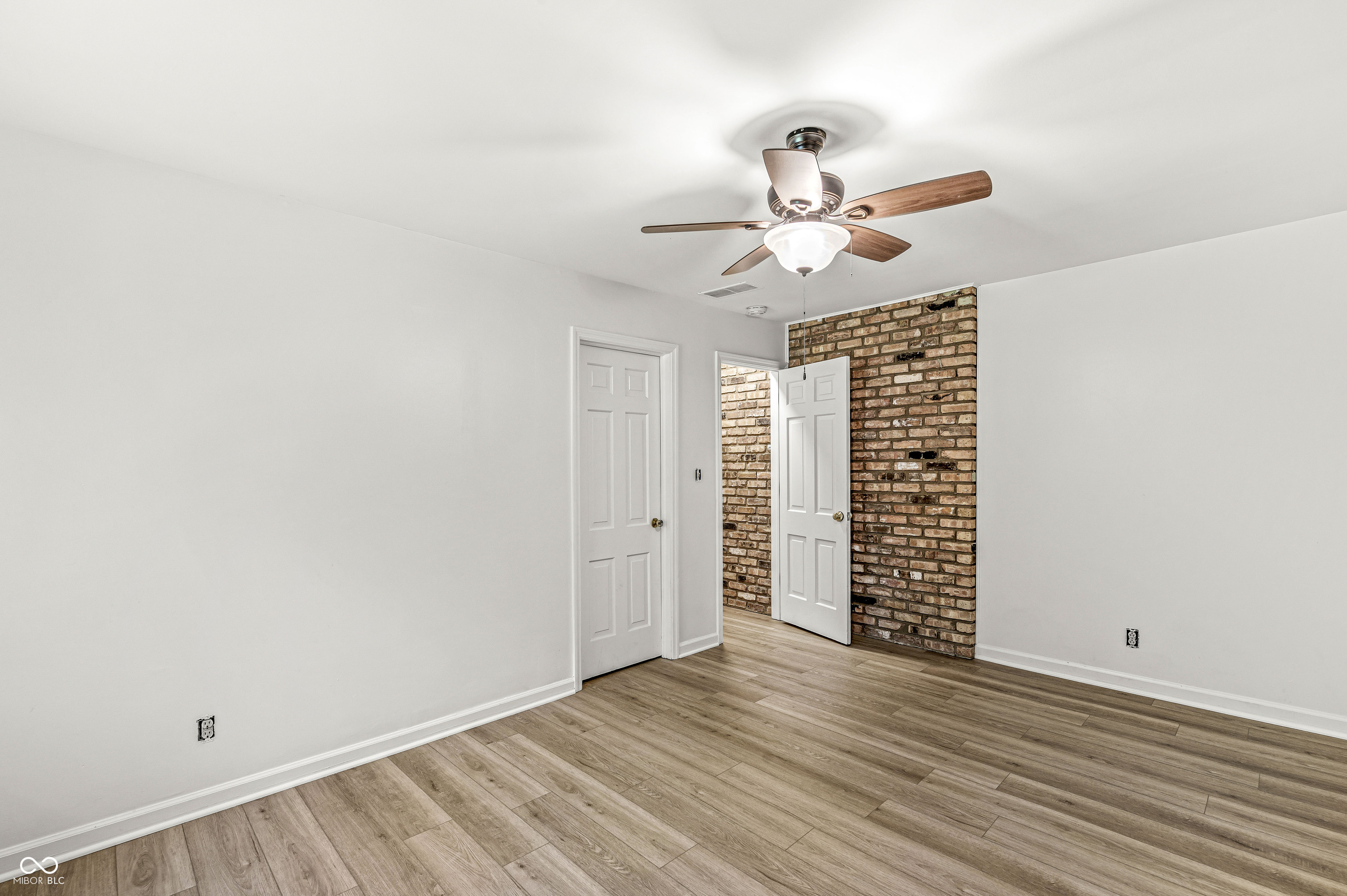 7035 Creekside Lane