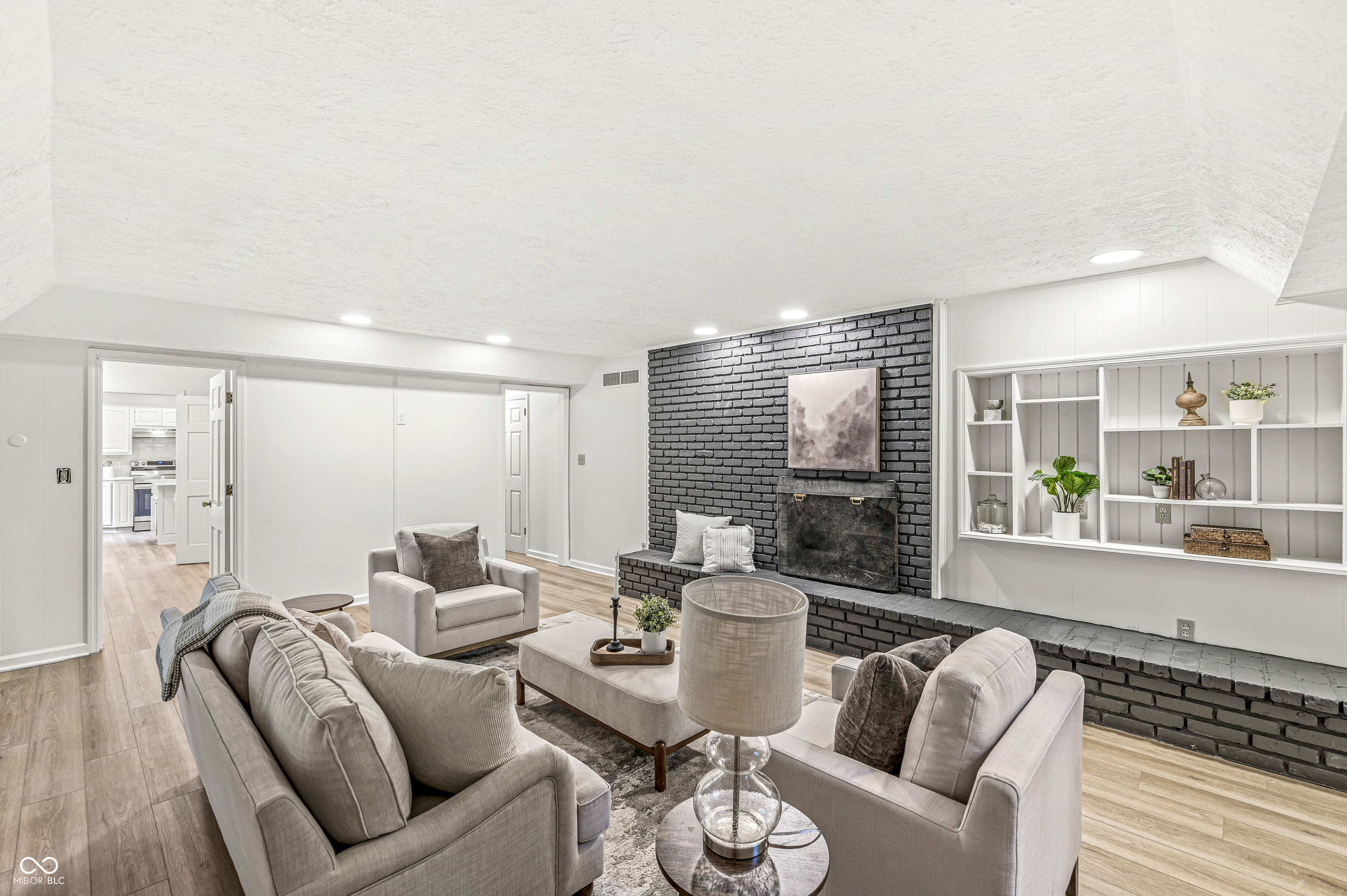 7035 Creekside Lane