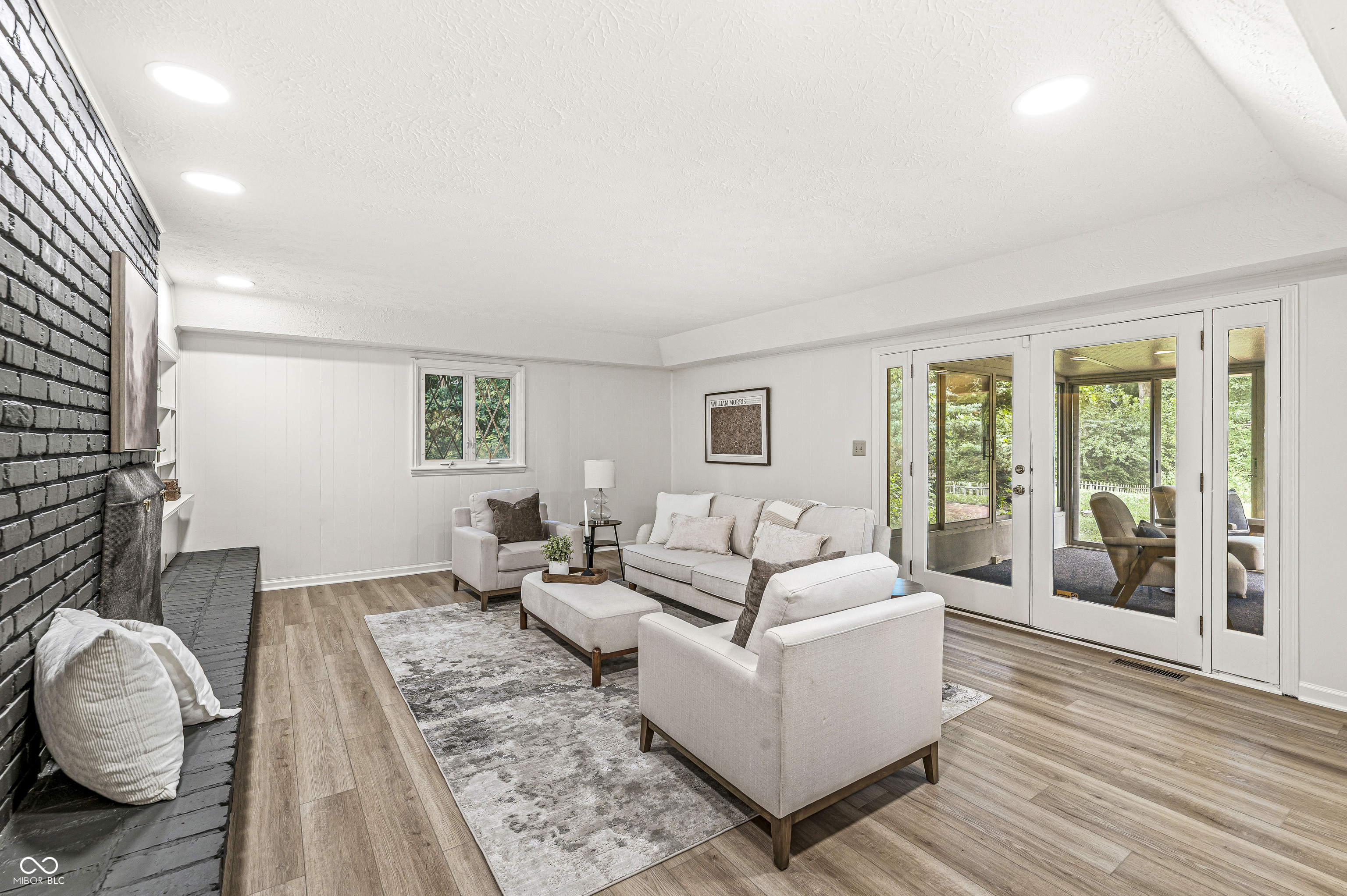 7035 Creekside Lane