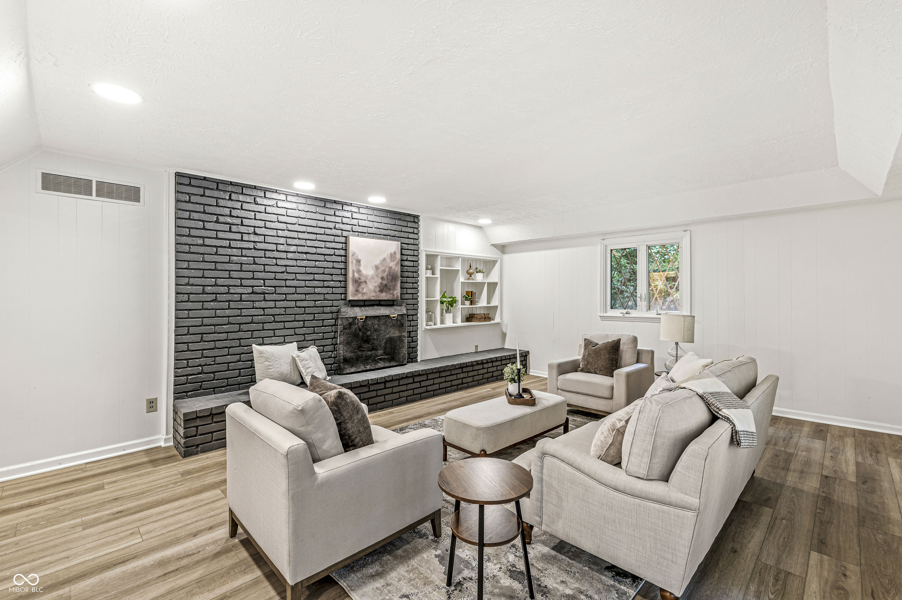 7035 Creekside Lane