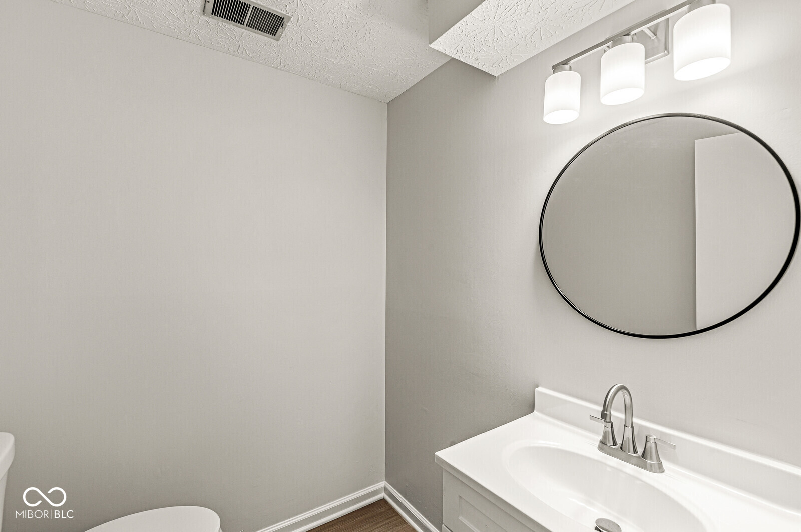 8702 Swiftsail Court