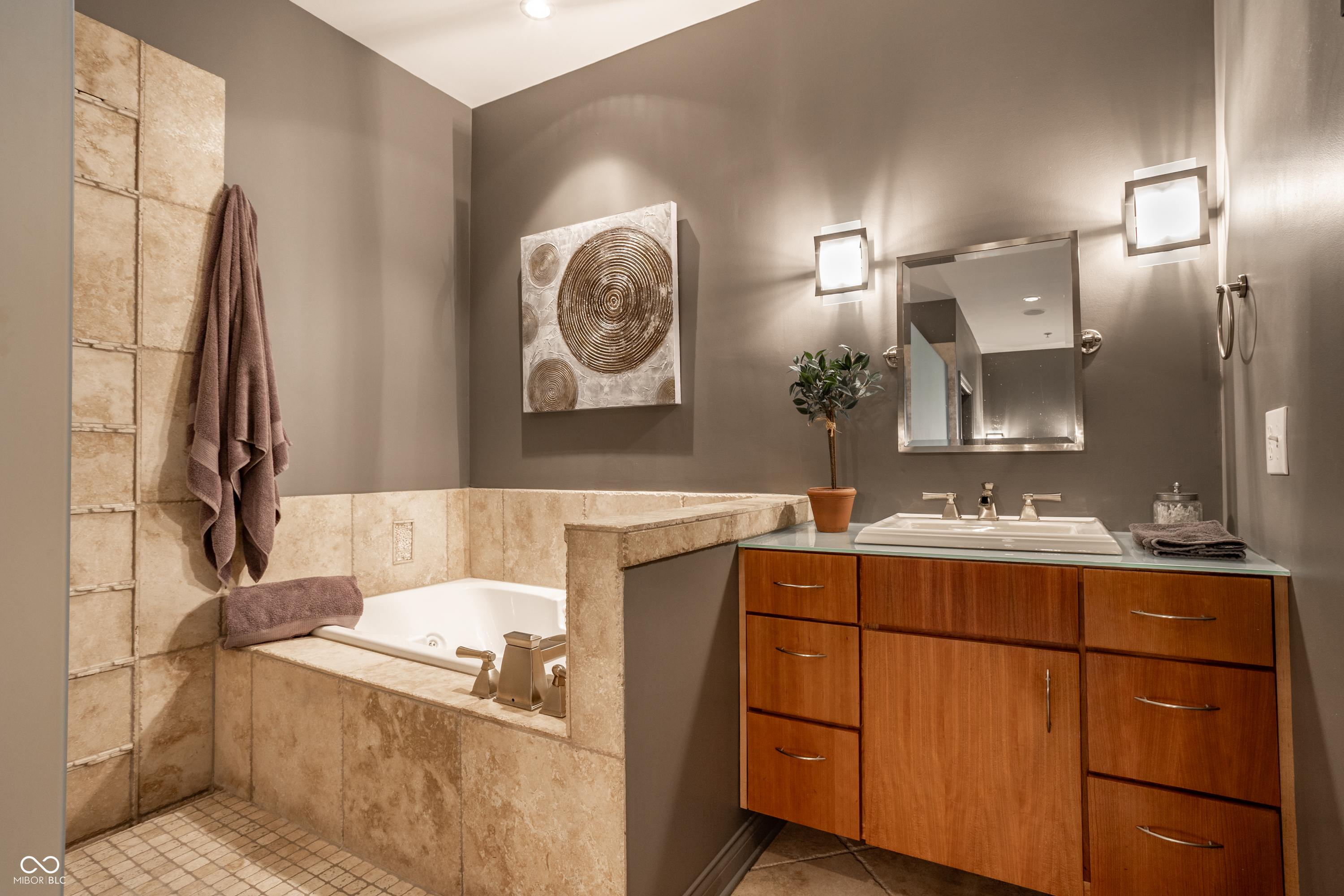 932 Broadway Street Unit: 14