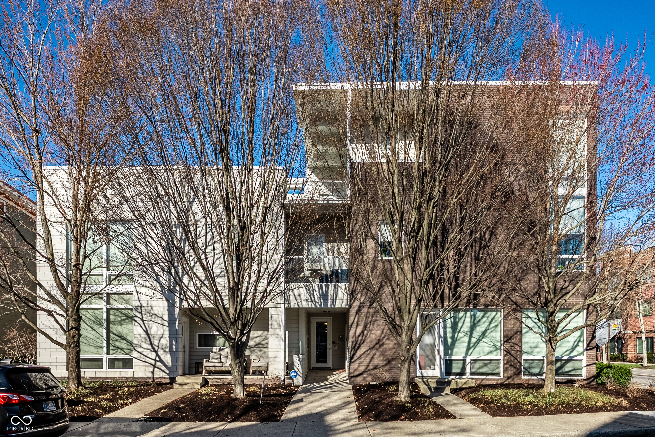 932 Broadway Street Unit: 14