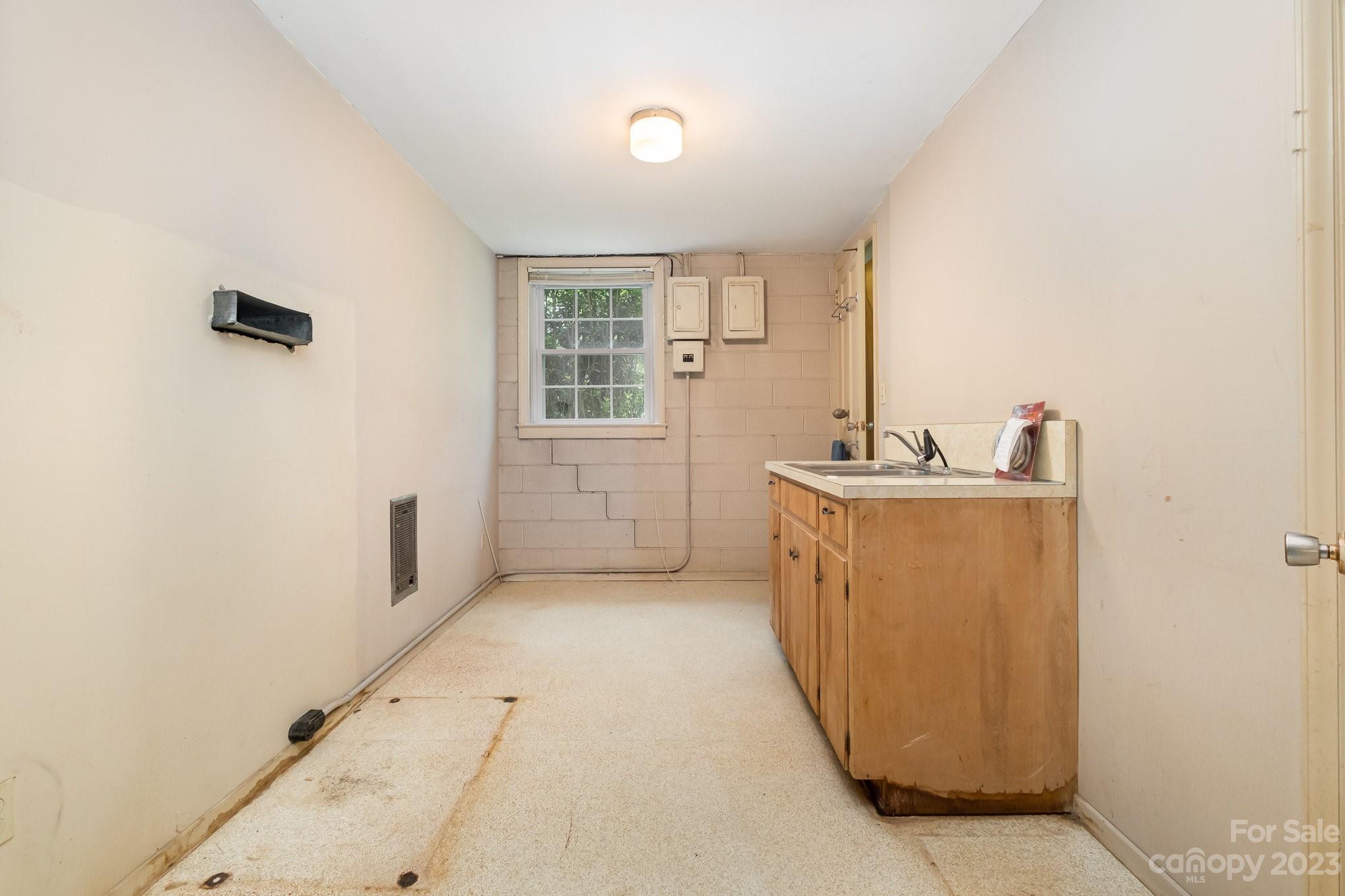 661 6th Avenue Place NW