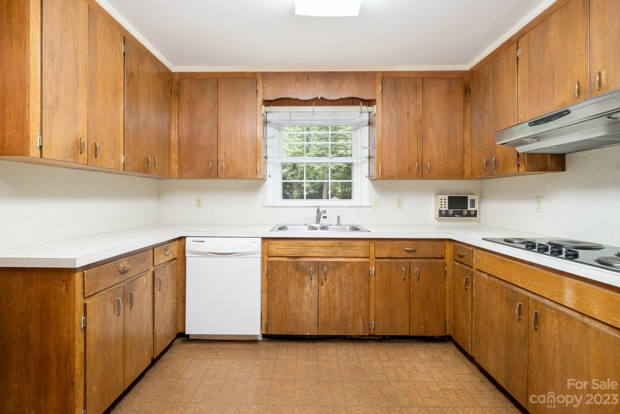 661 6th Avenue Place NW