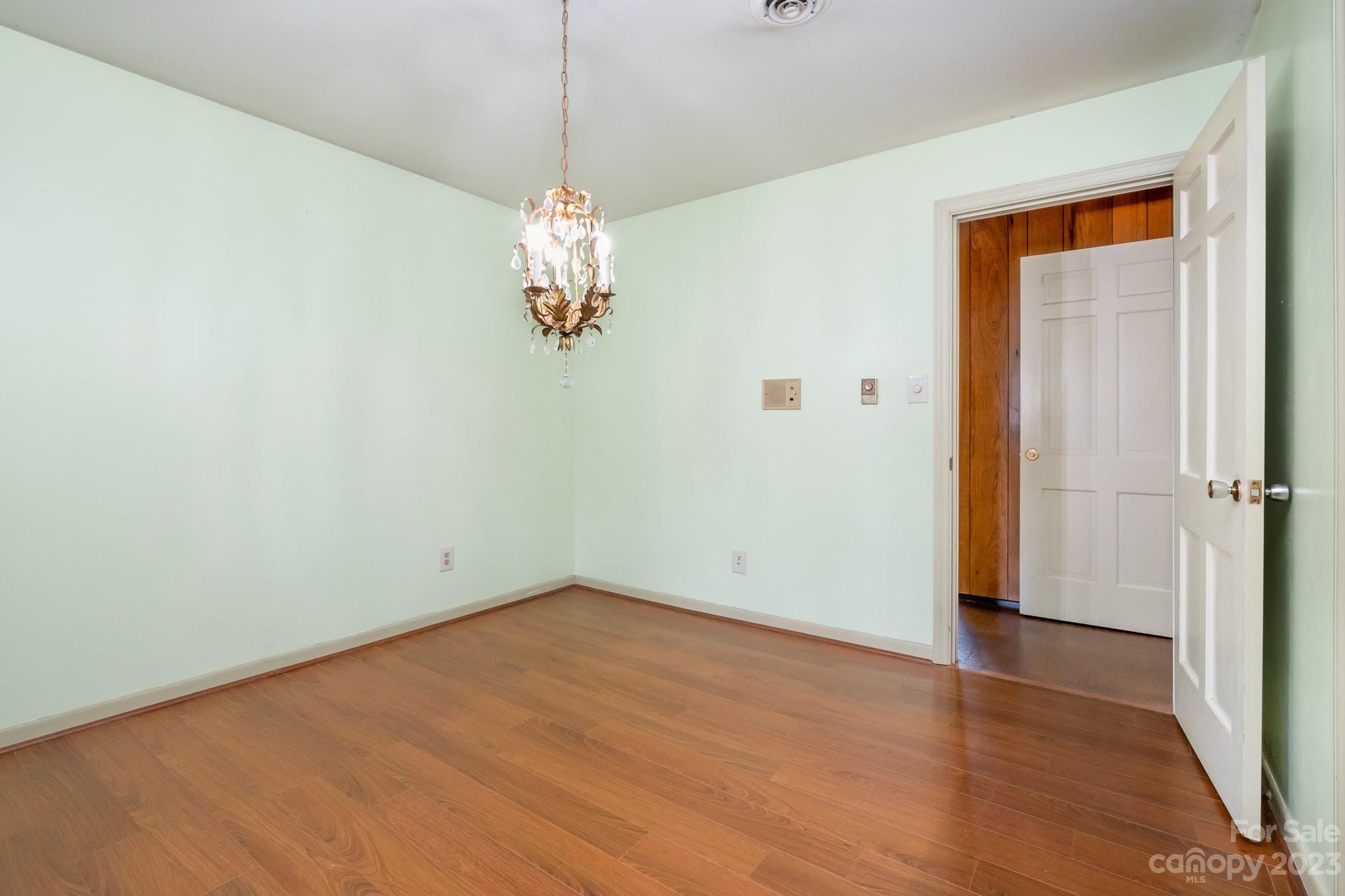 661 6th Avenue Place NW