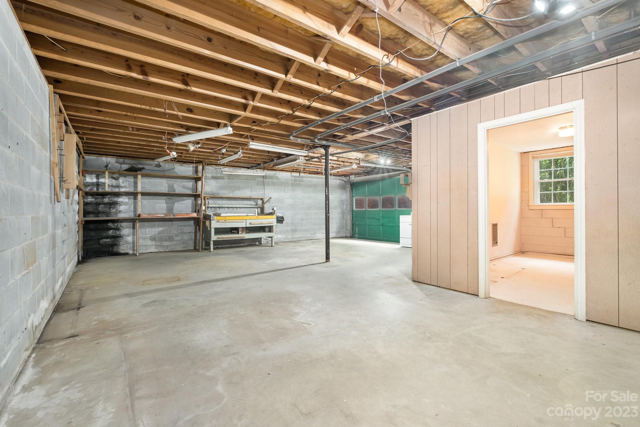 661 6th Avenue Place NW