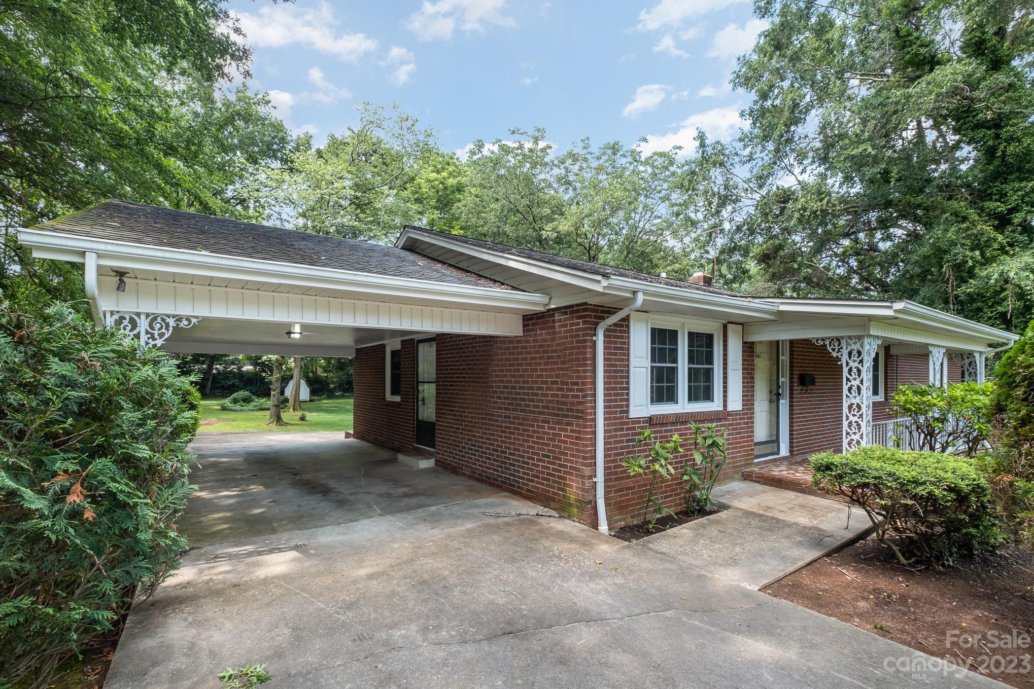 661 6th Avenue Place NW