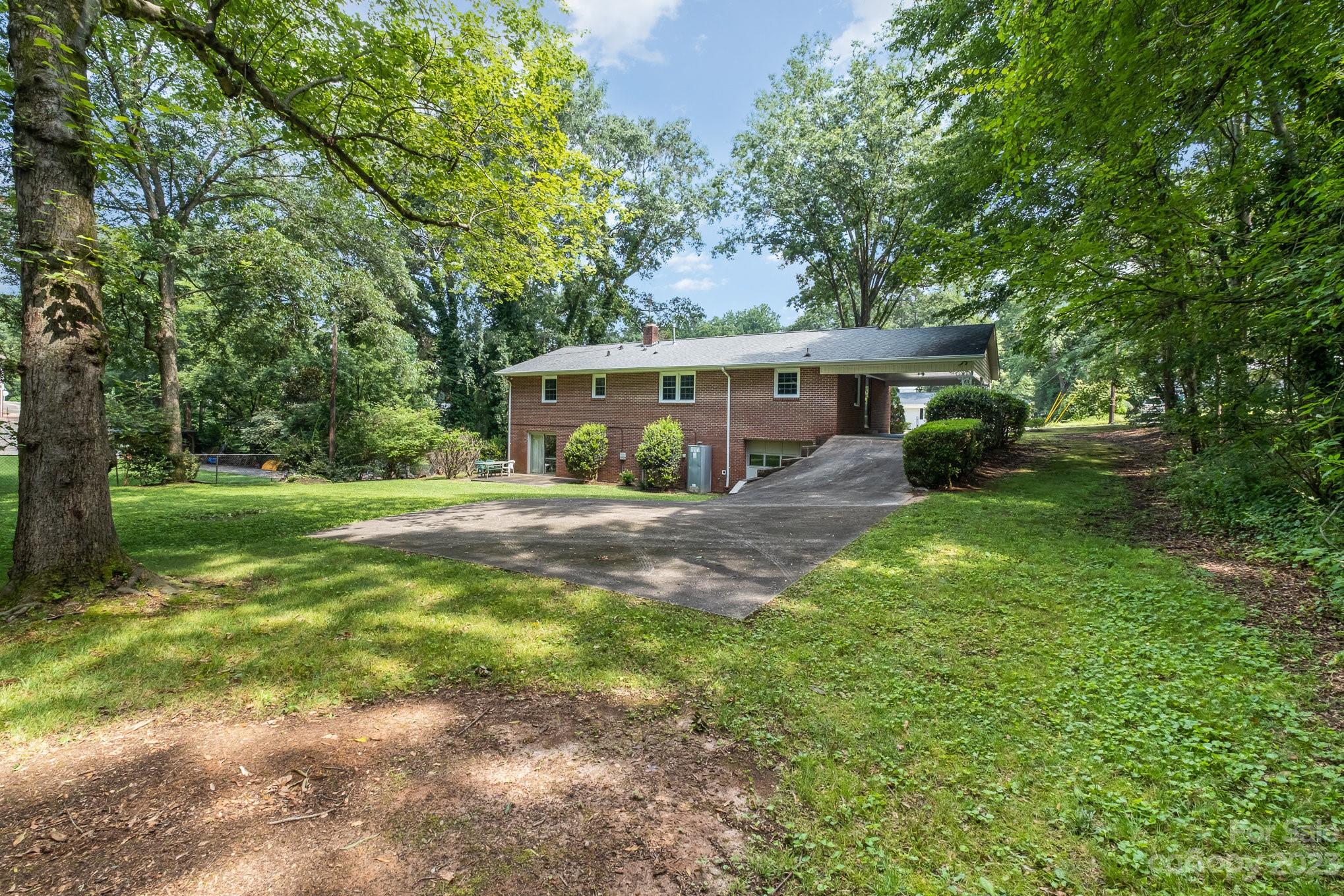 661 6th Avenue Place NW