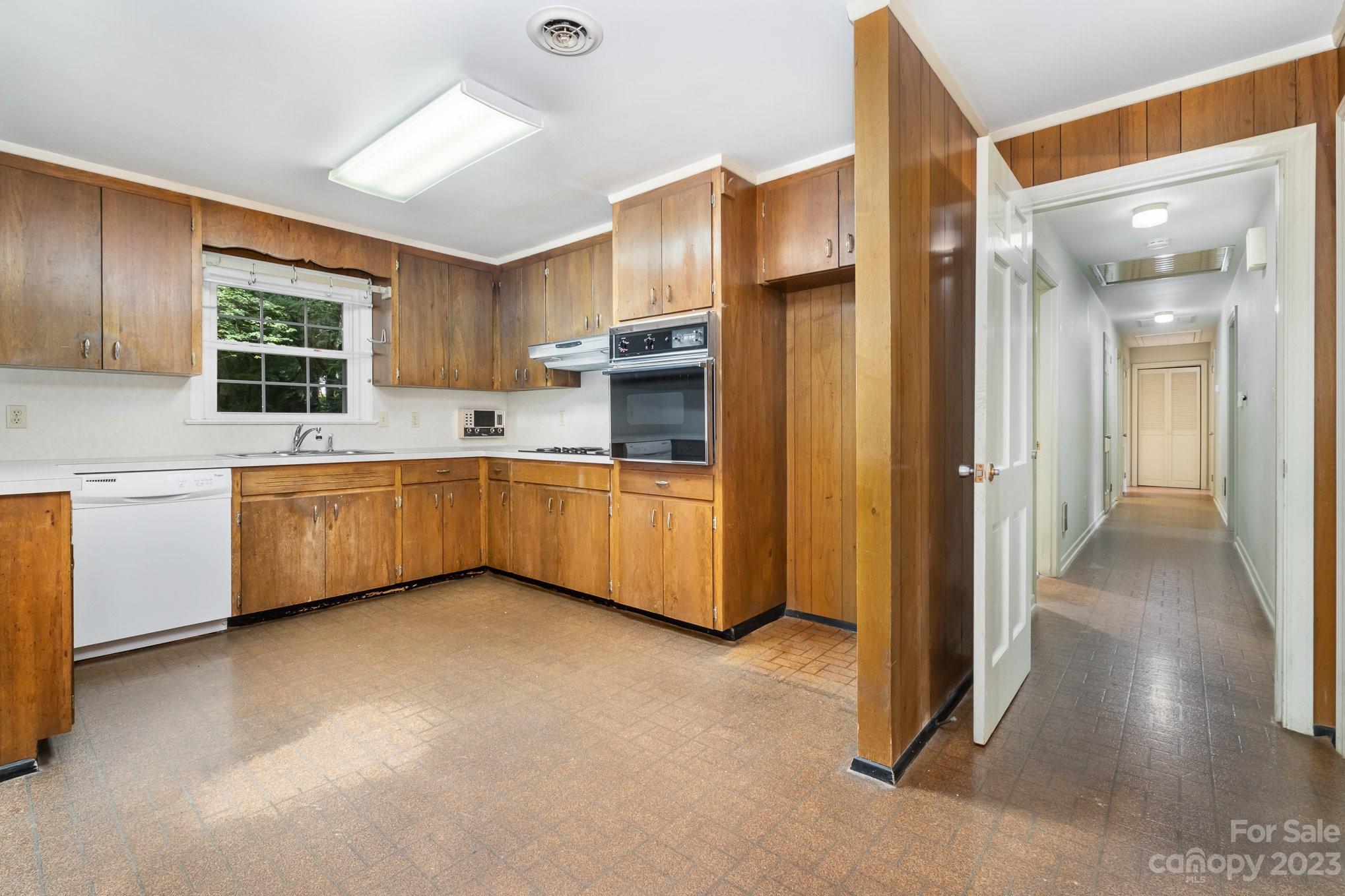 661 6th Avenue Place NW