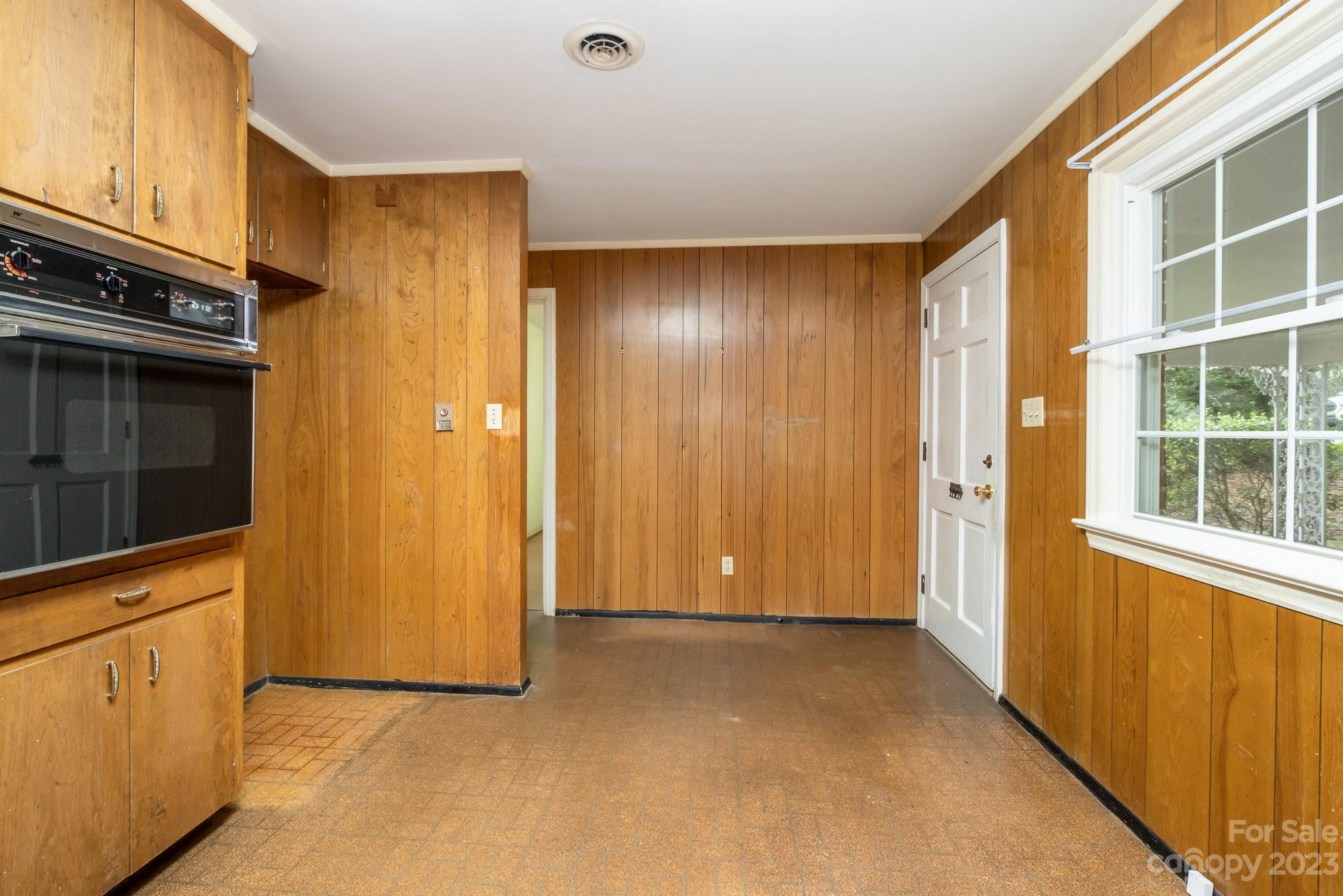 661 6th Avenue Place NW