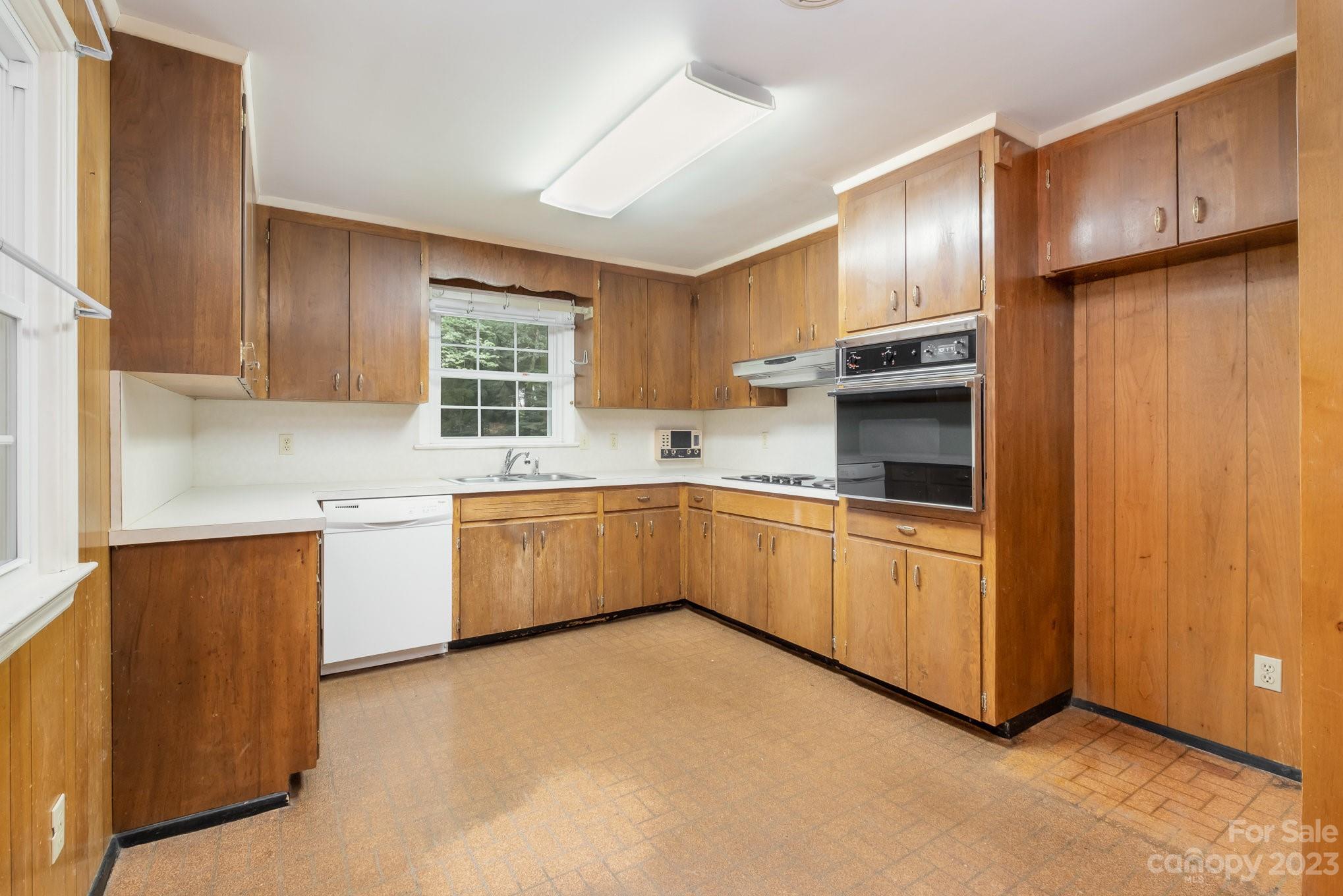 661 6th Avenue Place NW