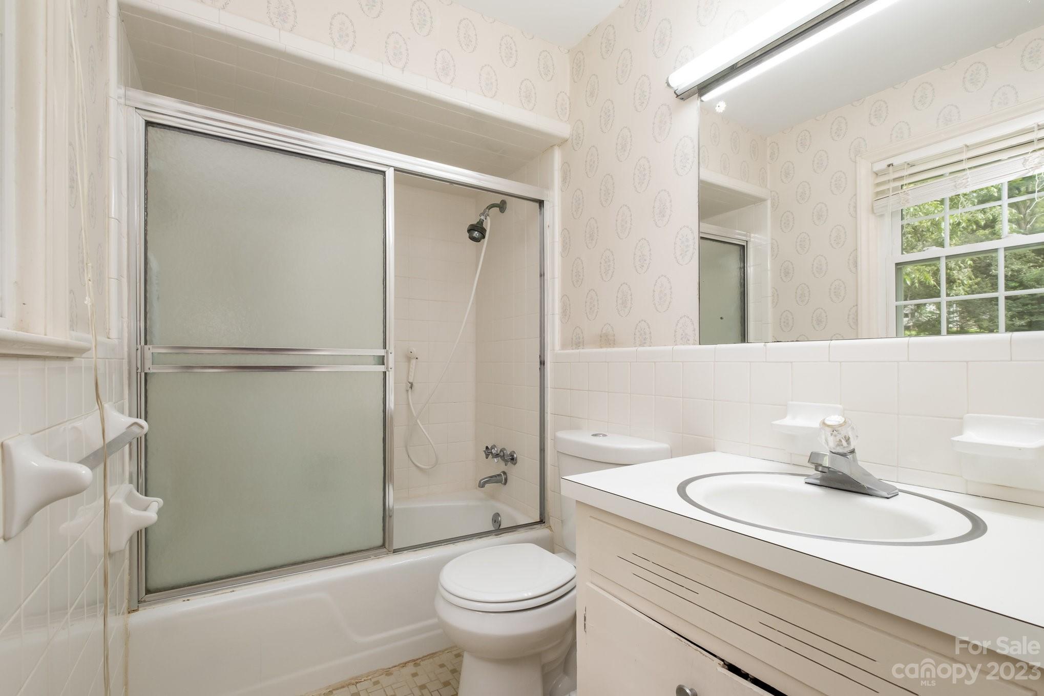 661 6th Avenue Place NW