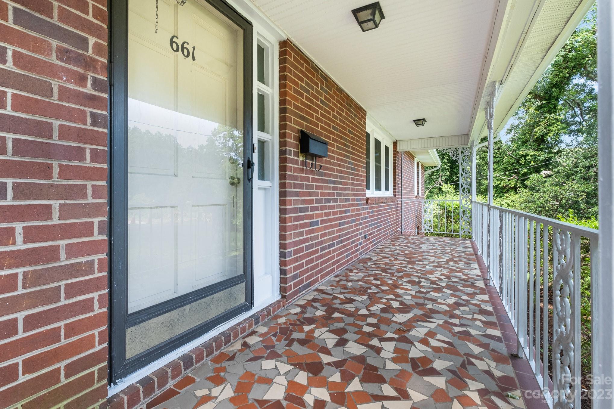 661 6th Avenue Place NW