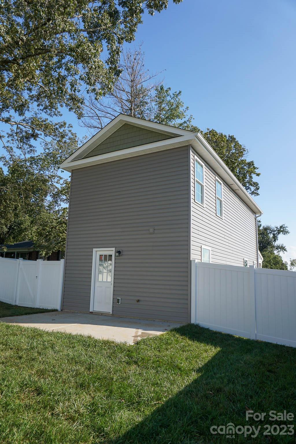 2558 Snow Creek Road NE