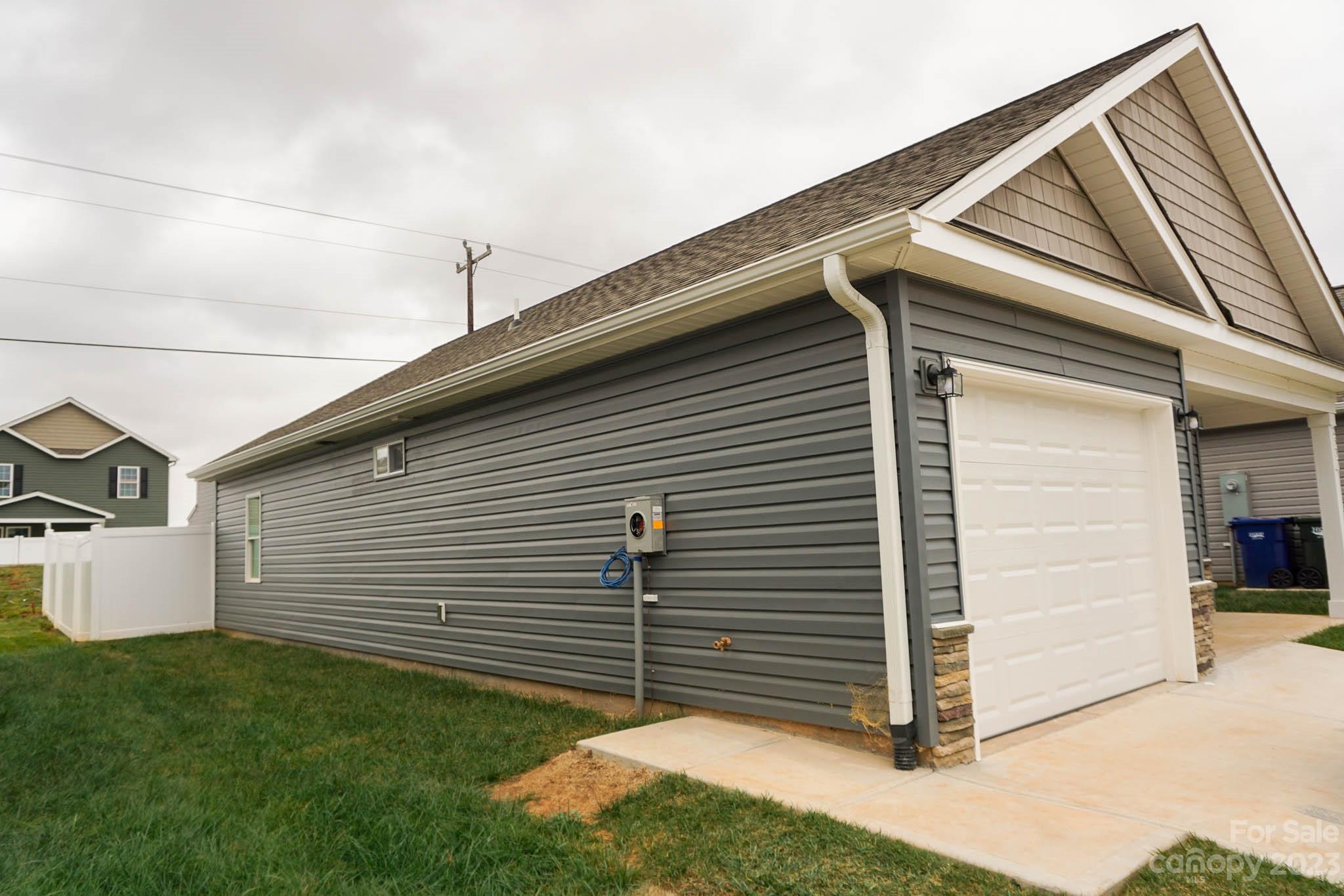 2537 Snow Creek Road NE