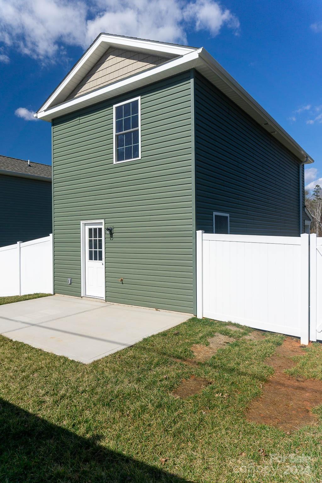 2553 Snow Creek Road NE