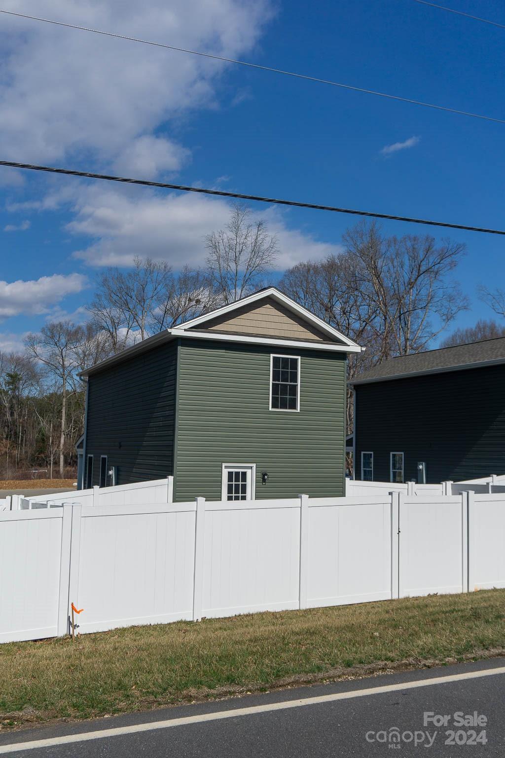 2553 Snow Creek Road NE