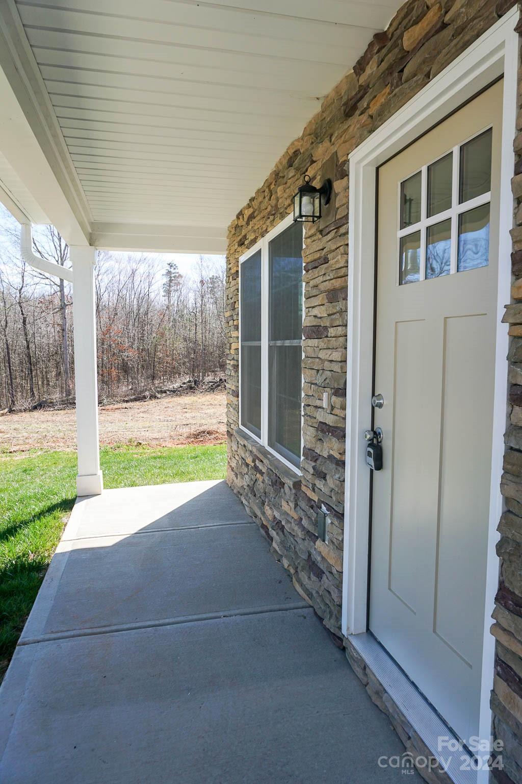 1633 Oak Leaf Drive NW