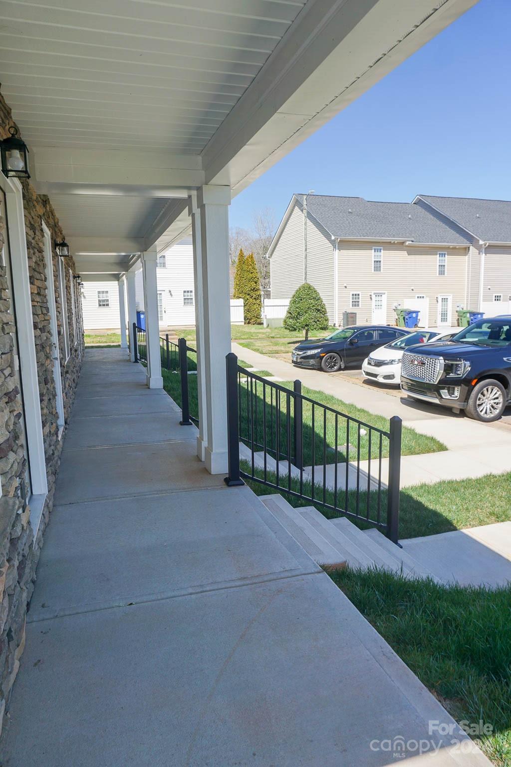 1633 Oak Leaf Drive NW