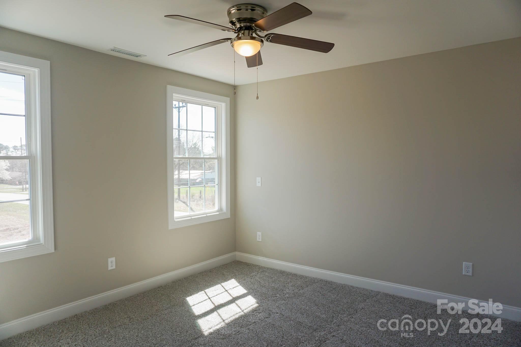 1633 Oak Leaf Drive NW